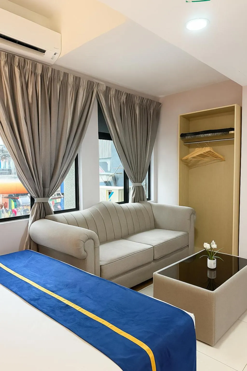 Seating area, Bed in StarQ Hotel Kuala Lumpur