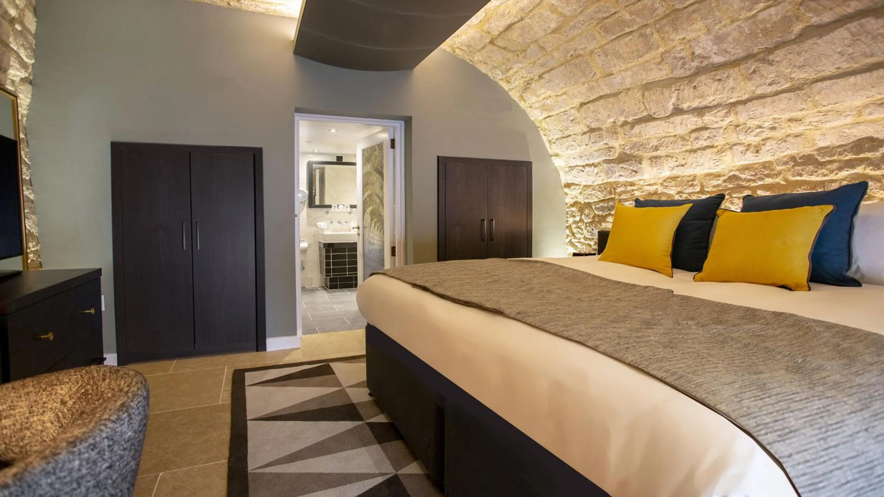 Photo of the whole room, Bed in Hotel Indigo - Bath by IHG