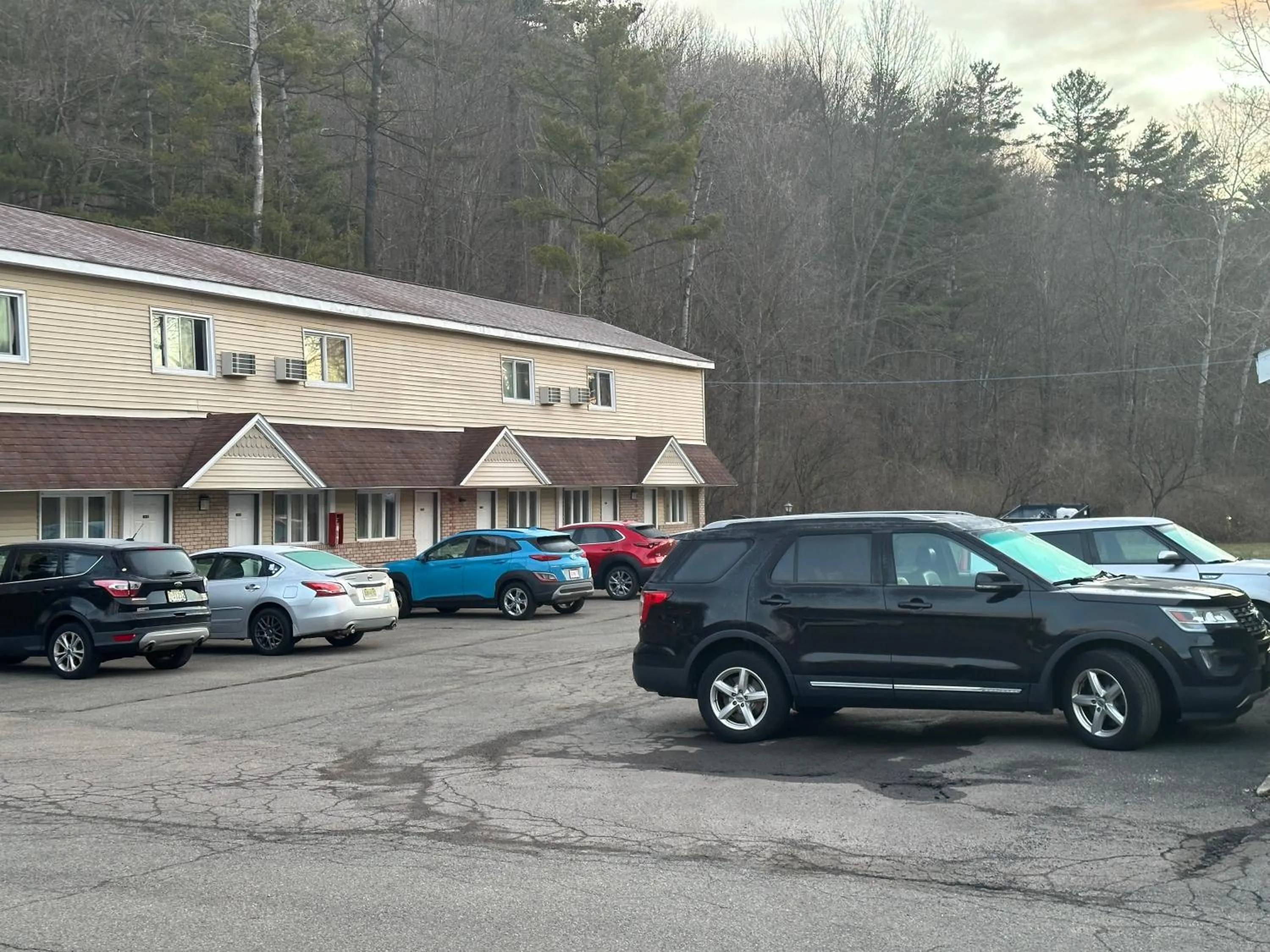 Parking in Economy Inn