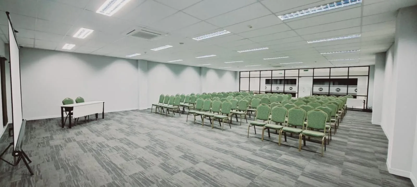 Meeting/conference room in TOS Hotel & Convention Center Tangerang Powered by Archipelago