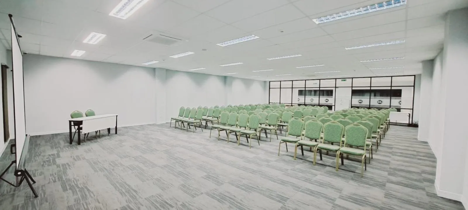 Meeting/conference room in TOS Hotel & Convention Center Tangerang Powered by Archipelago