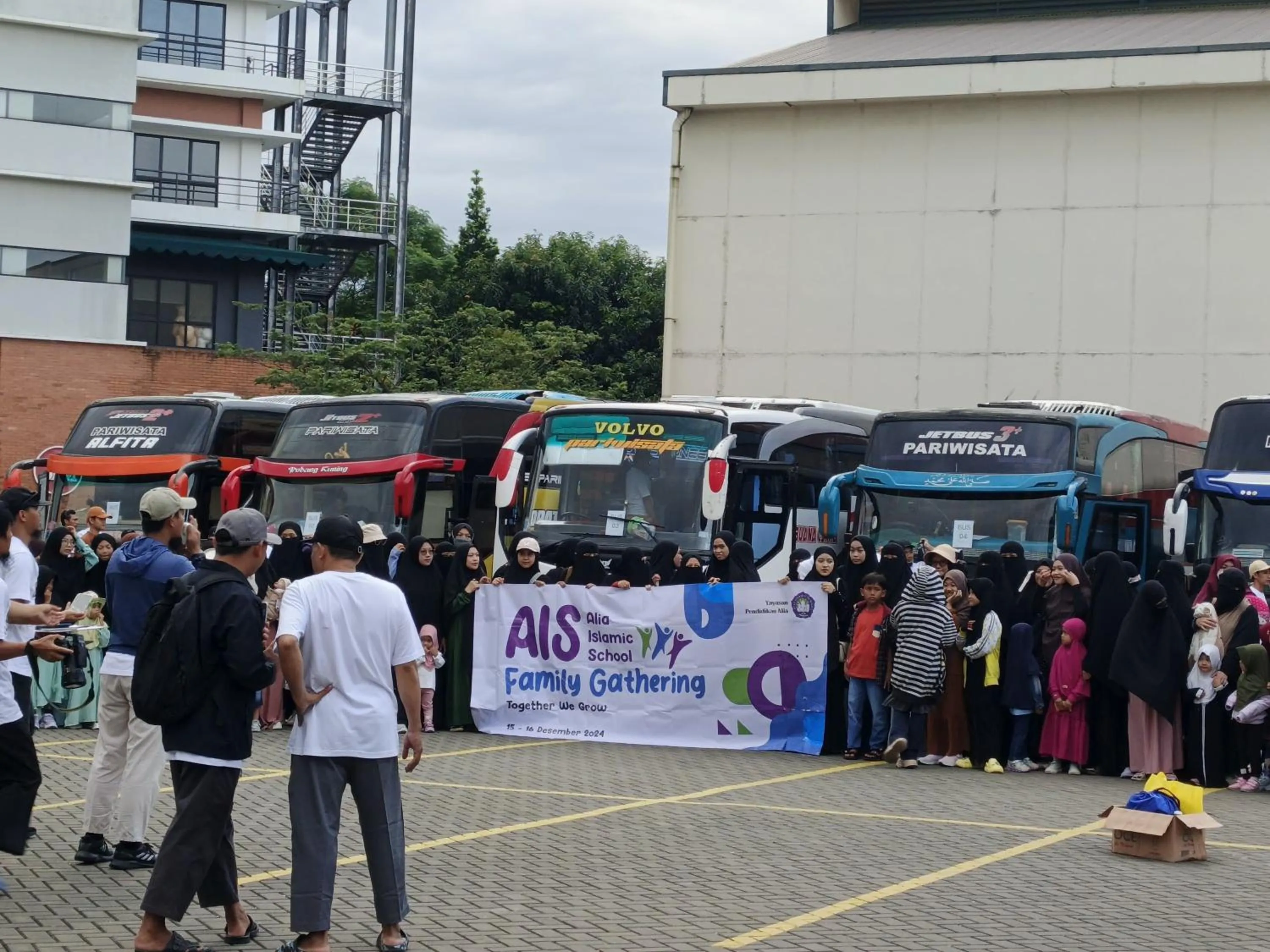 Parking in TOS Hotel & Convention Center Tangerang Powered by Archipelago