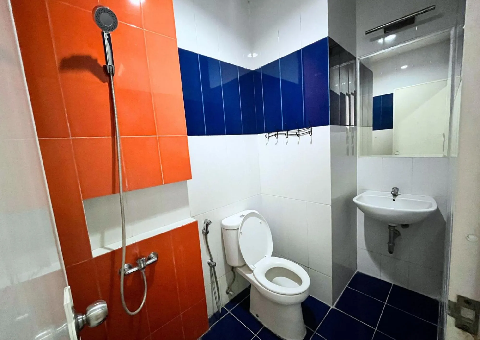 Toilet in TOS Hotel & Convention Center Tangerang Powered by Archipelago