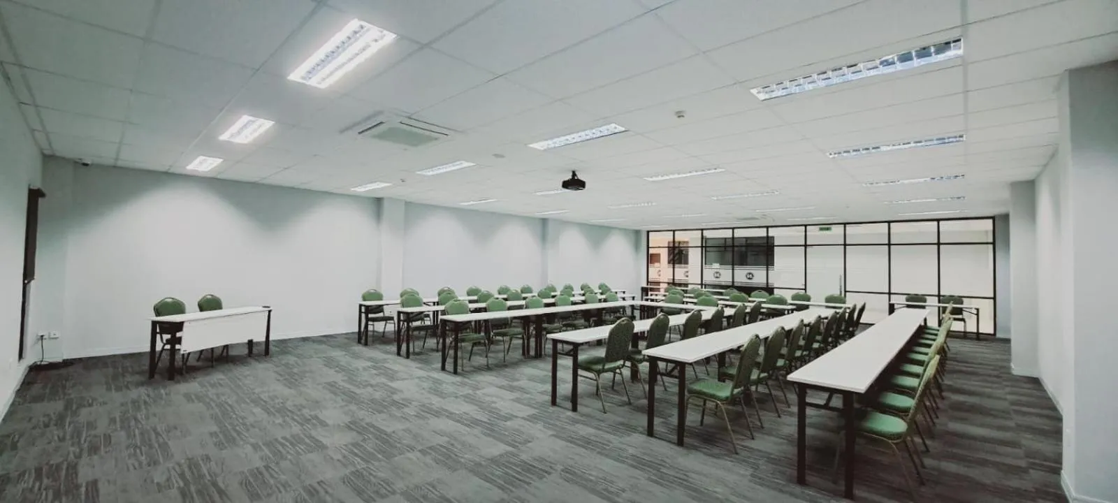 Meeting/conference room in TOS Hotel & Convention Center Tangerang Powered by Archipelago