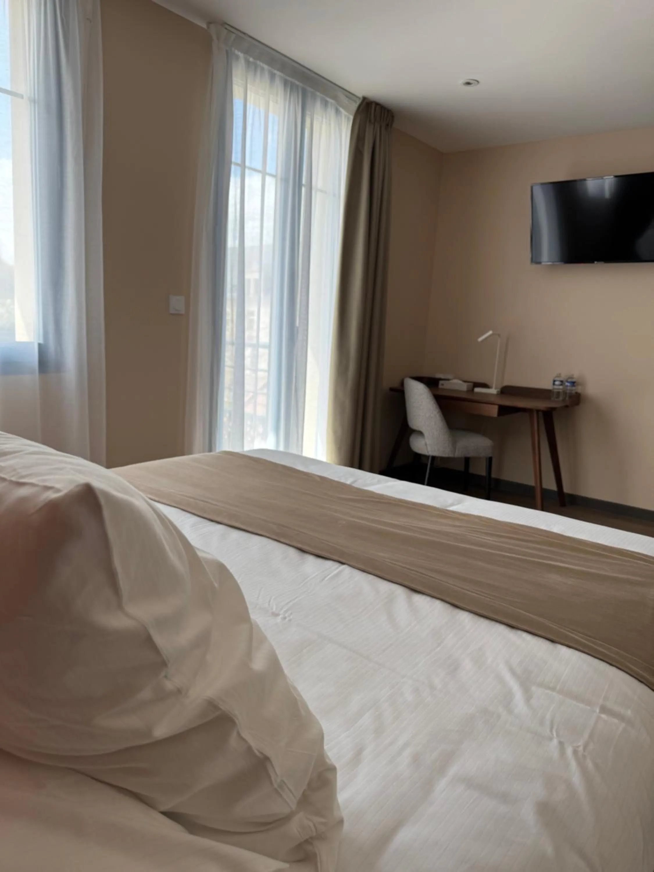 Bed in Hôtel du Commerce-restaurant au Couteau