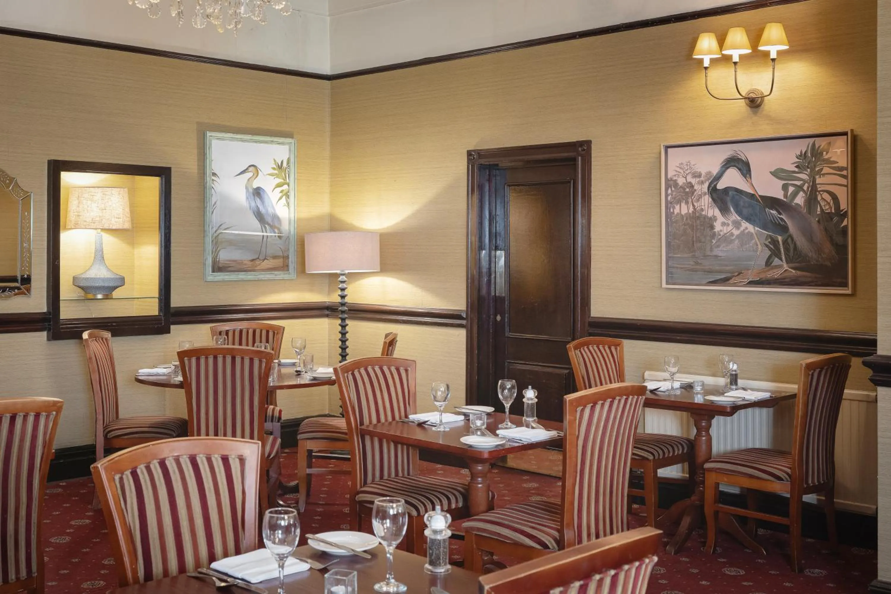 Restaurant/places to eat in Royal Hotel