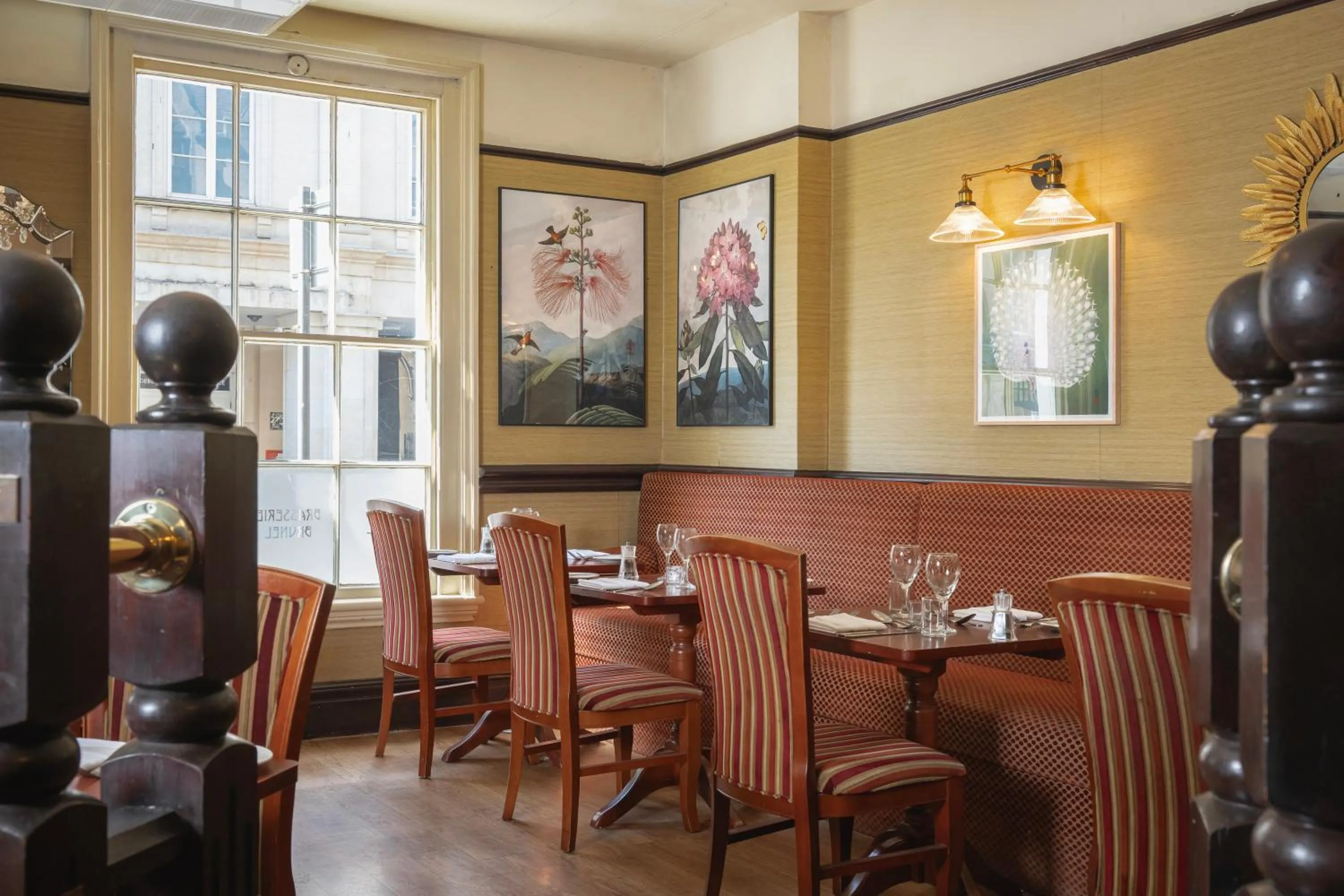 Restaurant/places to eat in Royal Hotel