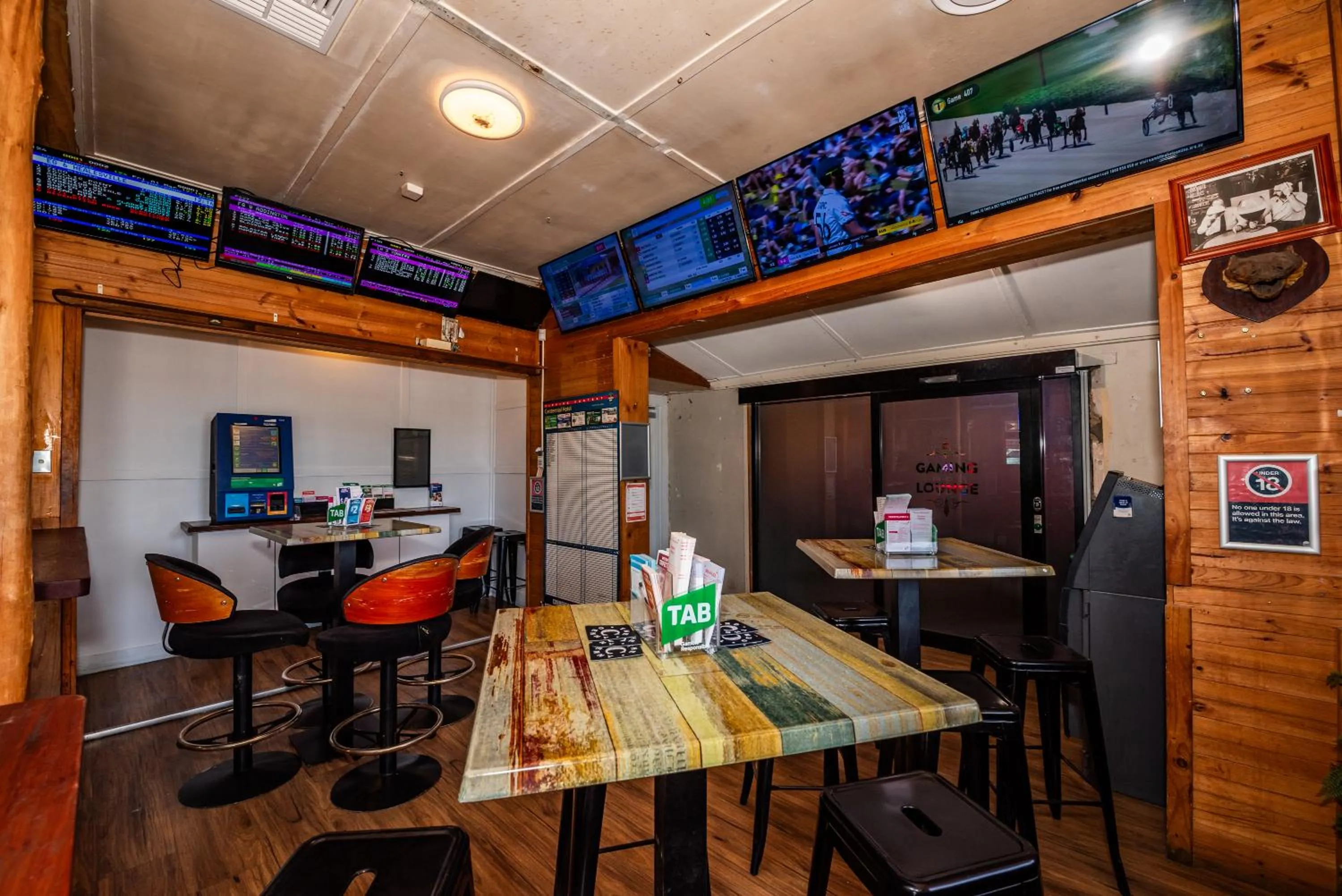 TV and multimedia in The Centennial Hotel Gulgong