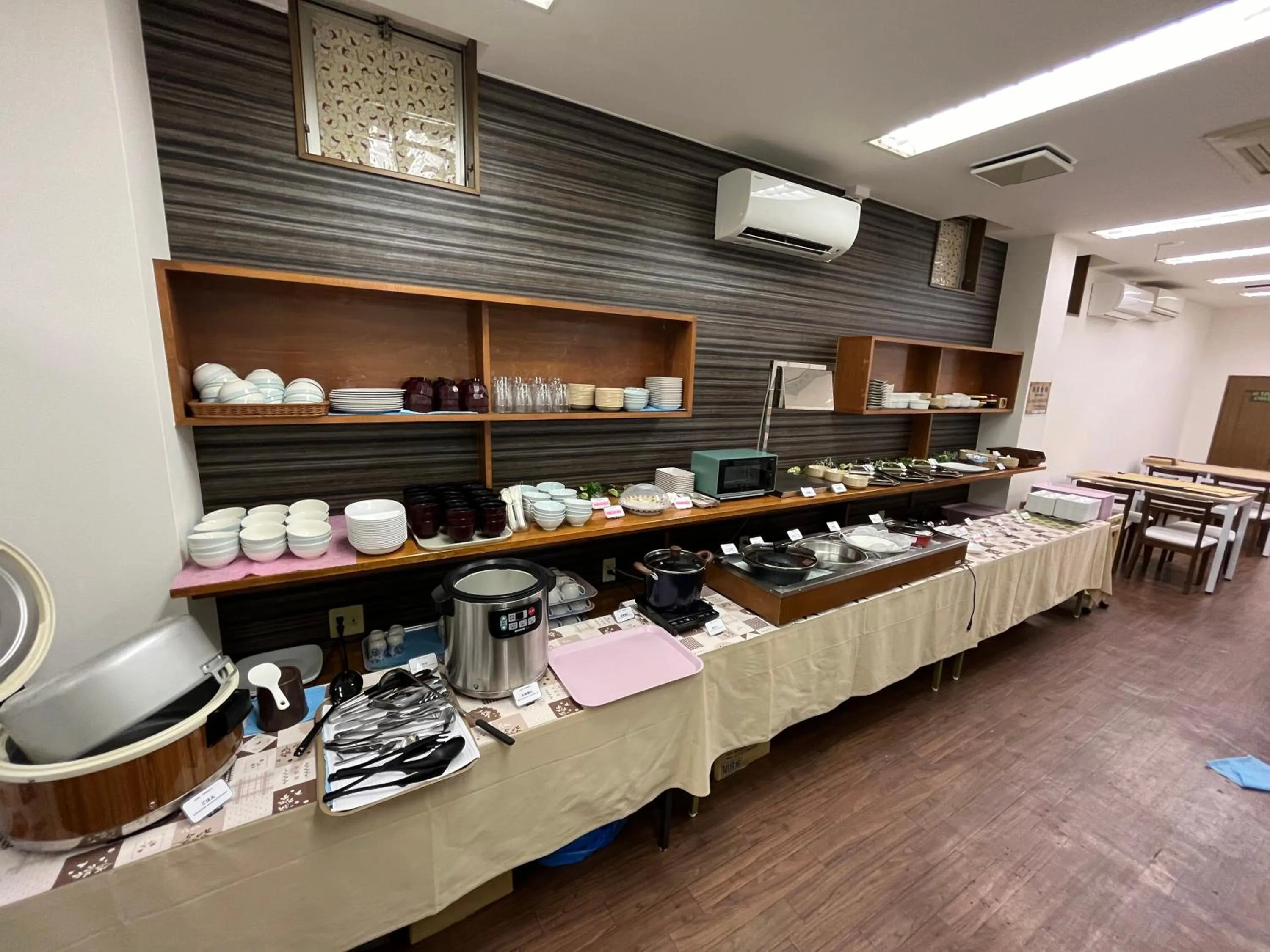 Restaurant/places to eat in Hotel Passage 2