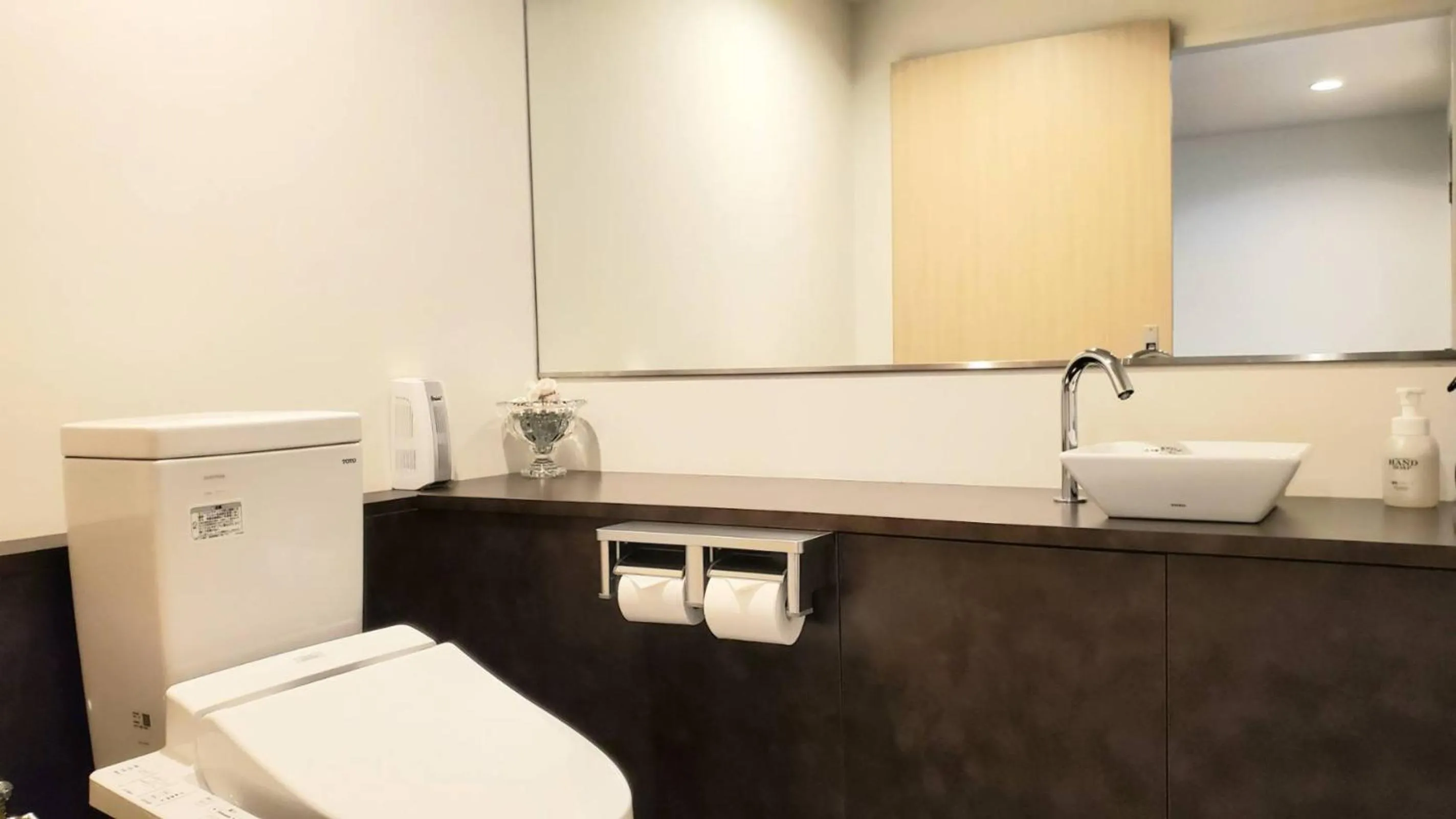 Toilet in Rembrandt inn Aomori