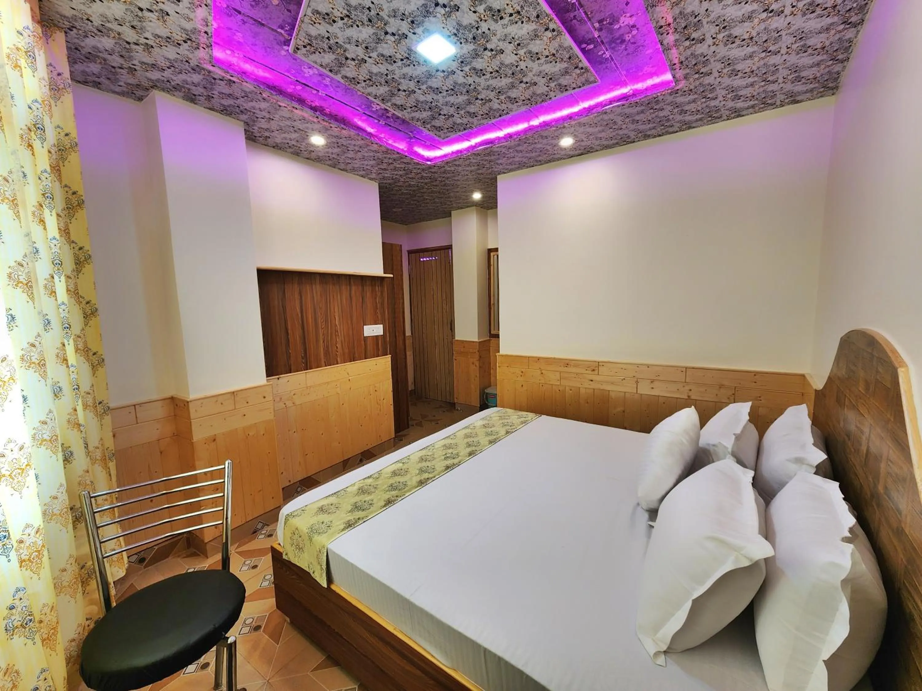 Bed in Mountain Mist Shimla