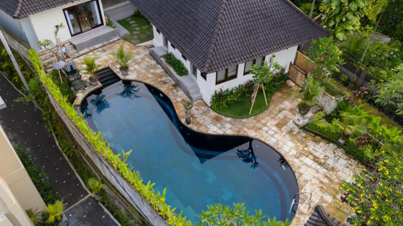 Property building in Oma Ubud