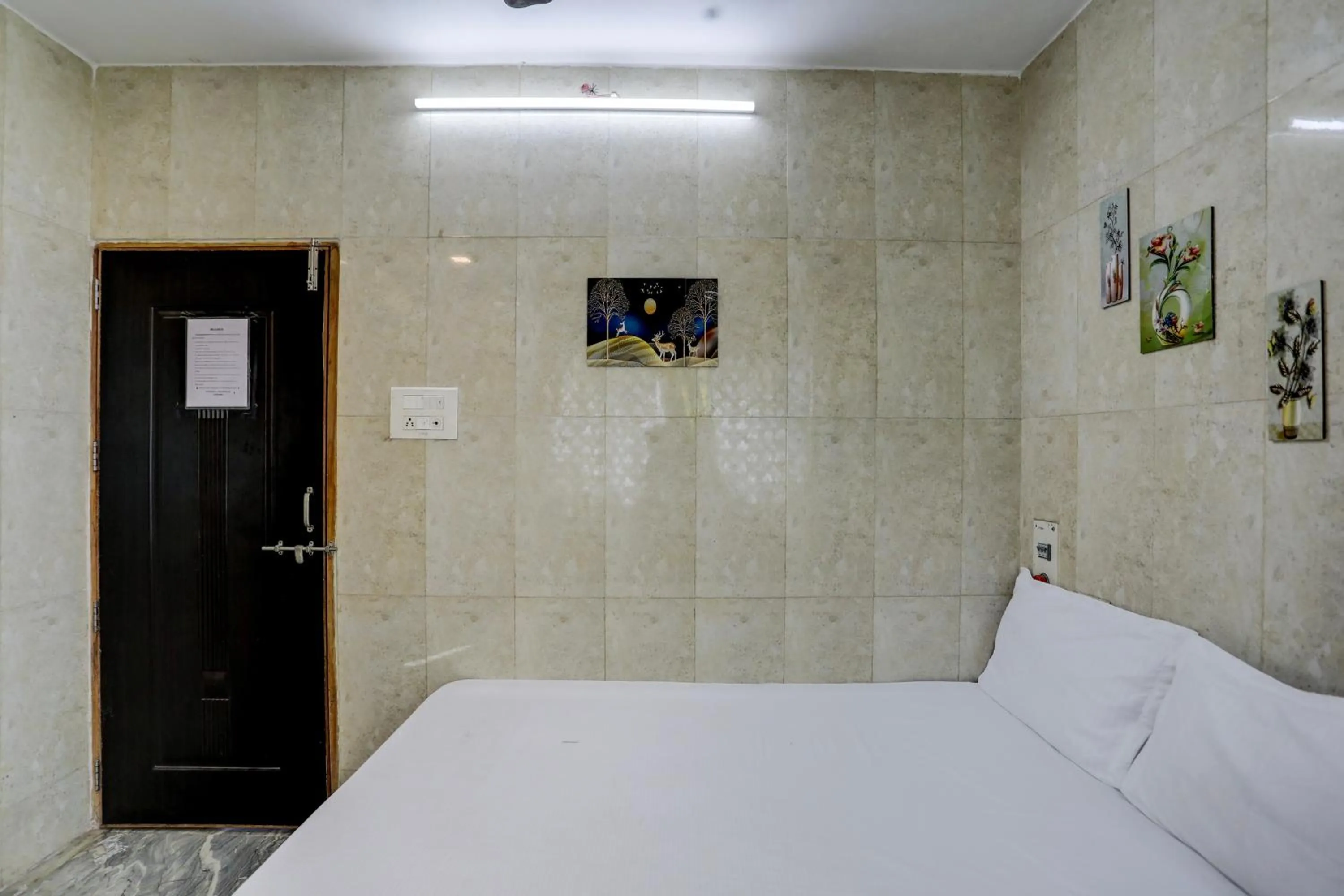 Bedroom, Bed in Hotel O DREAMZZ INN