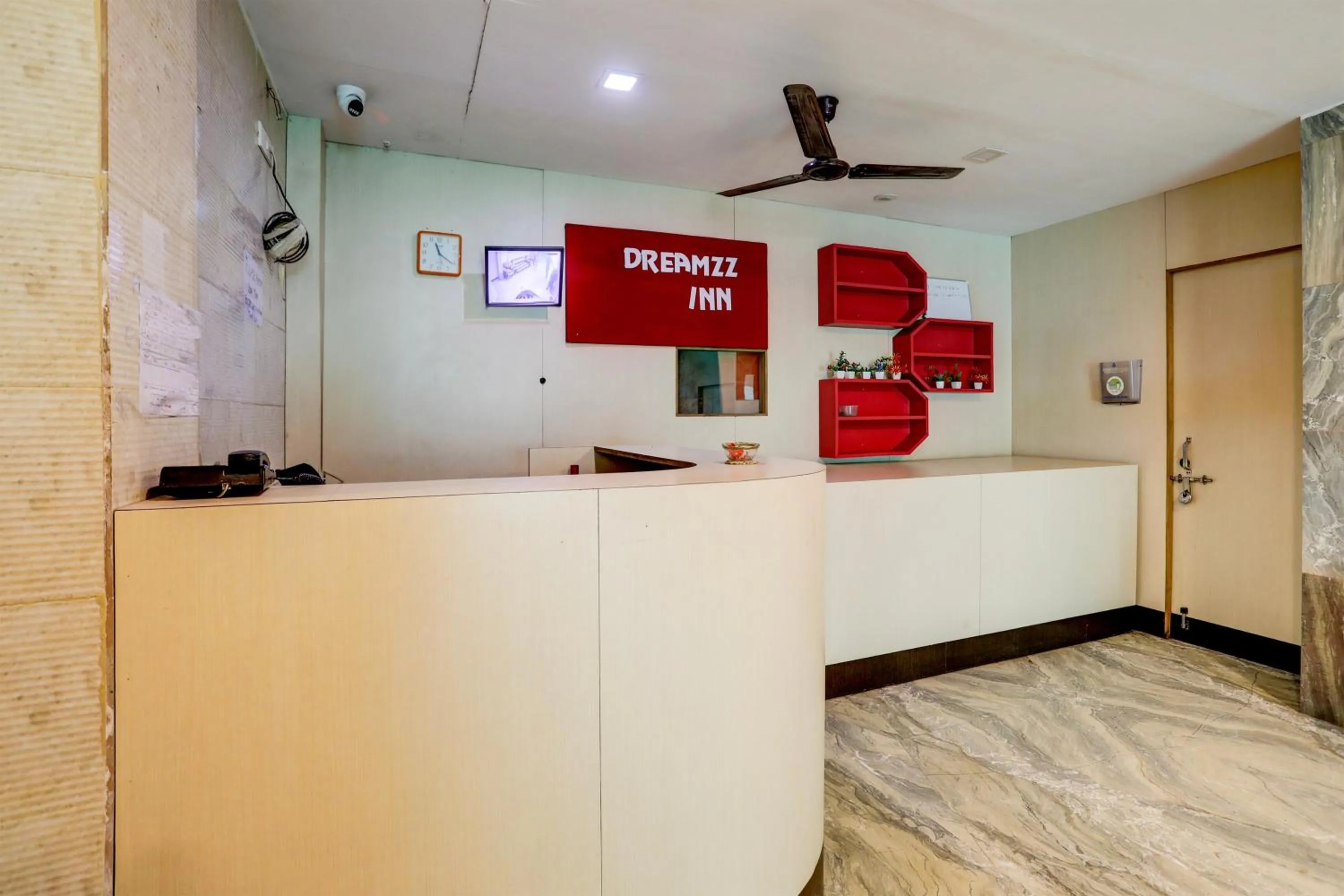 Lobby or reception in Hotel O DREAMZZ INN