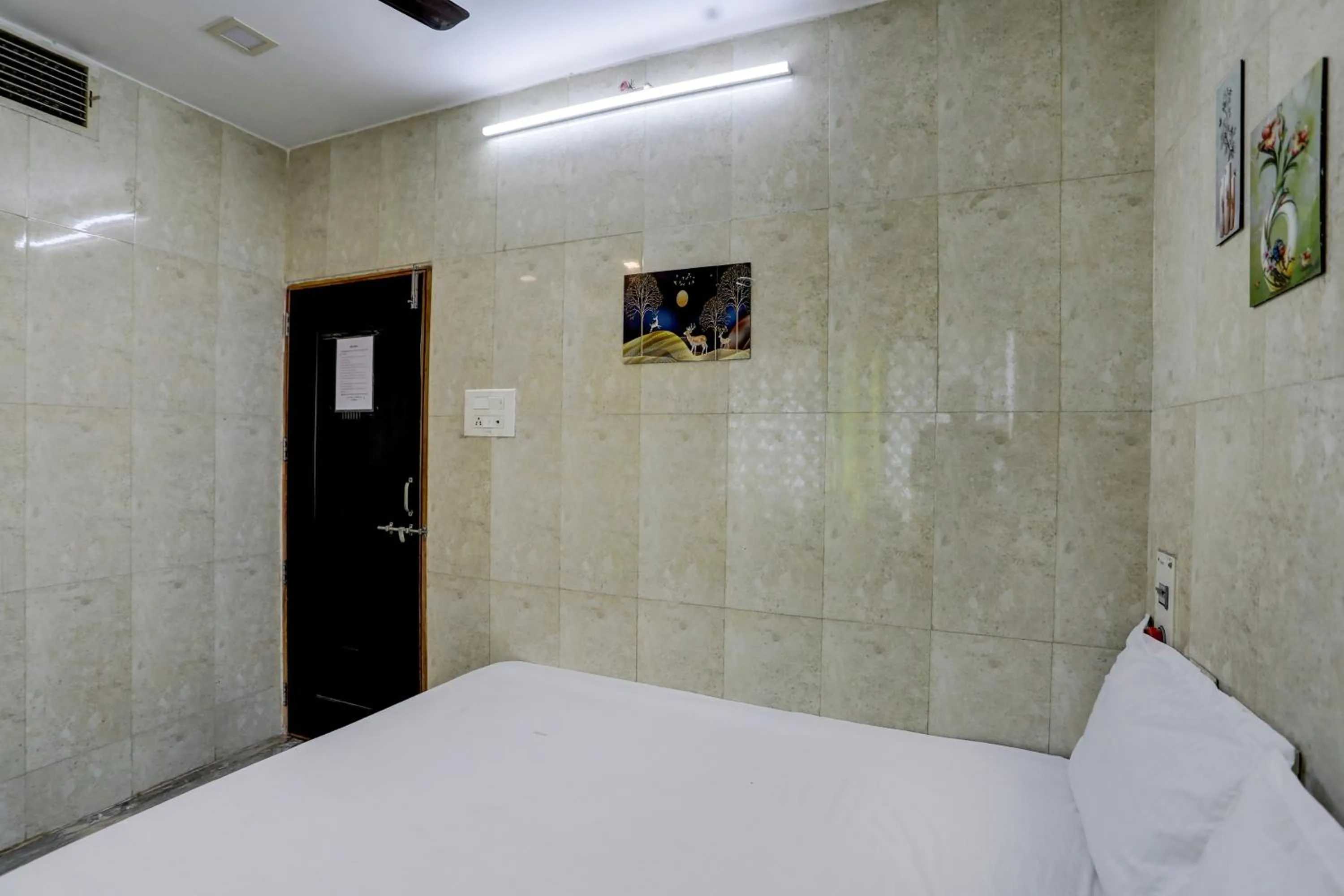 Bedroom, Bed in Hotel O DREAMZZ INN