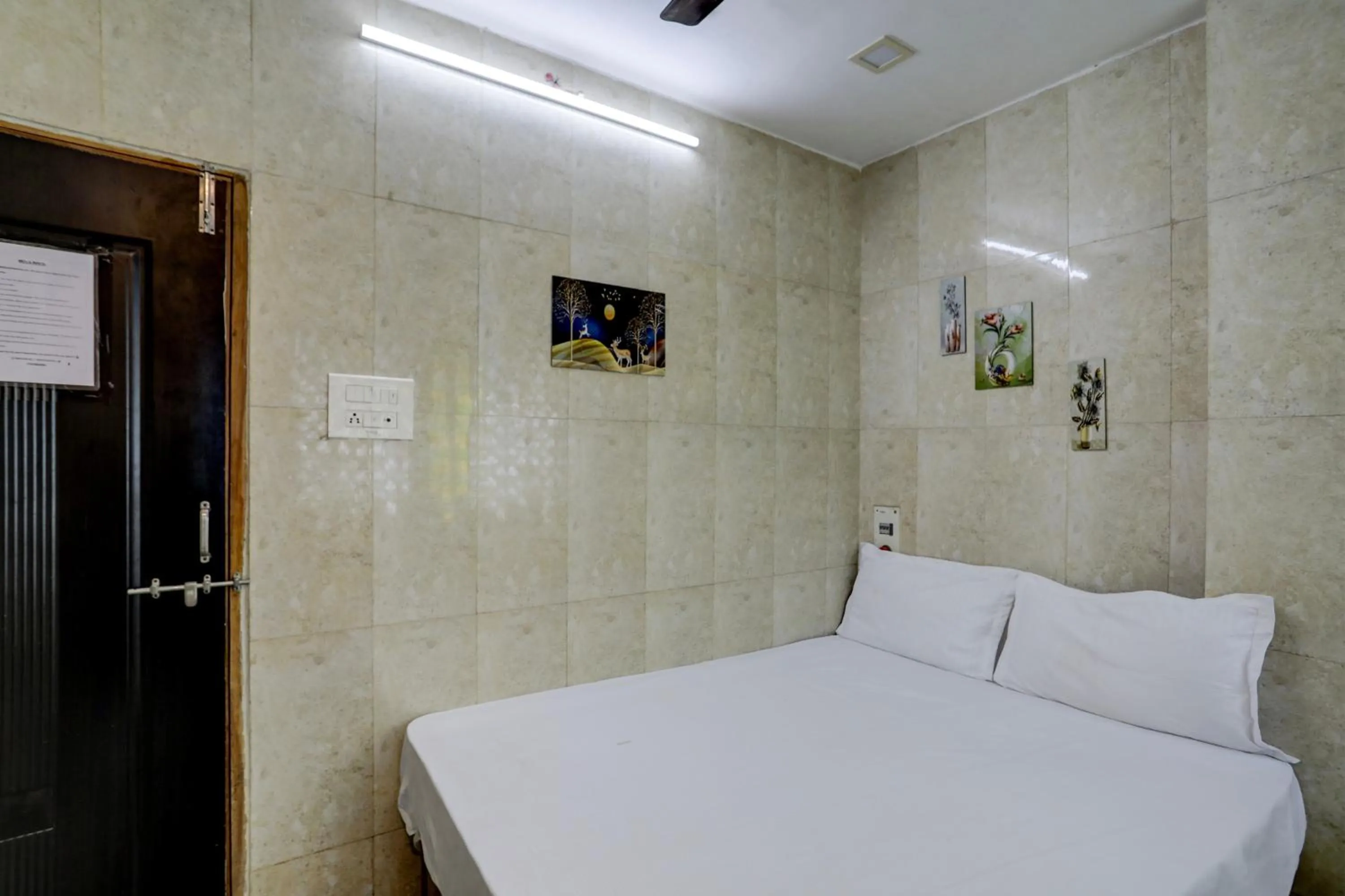 Bedroom, Bed in Hotel O DREAMZZ INN