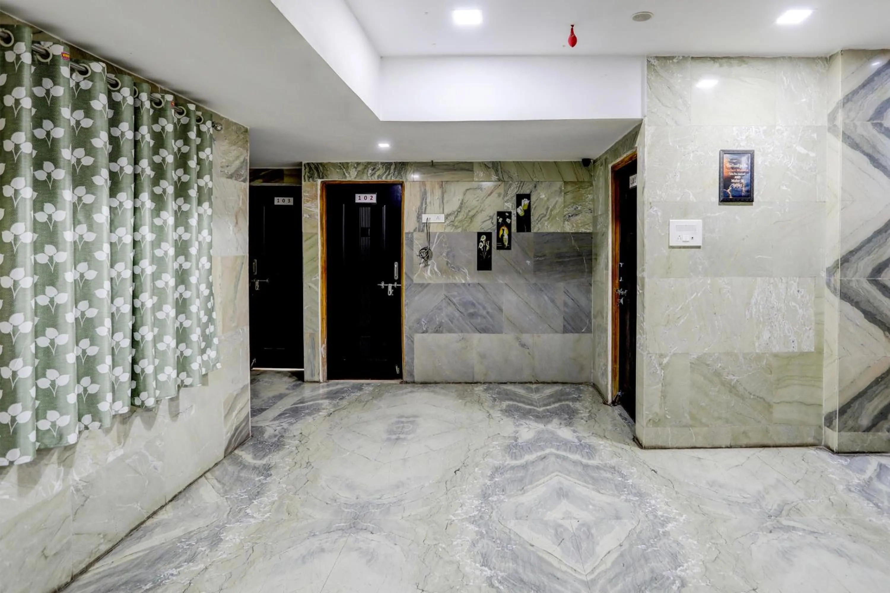 Lobby or reception in Hotel O DREAMZZ INN