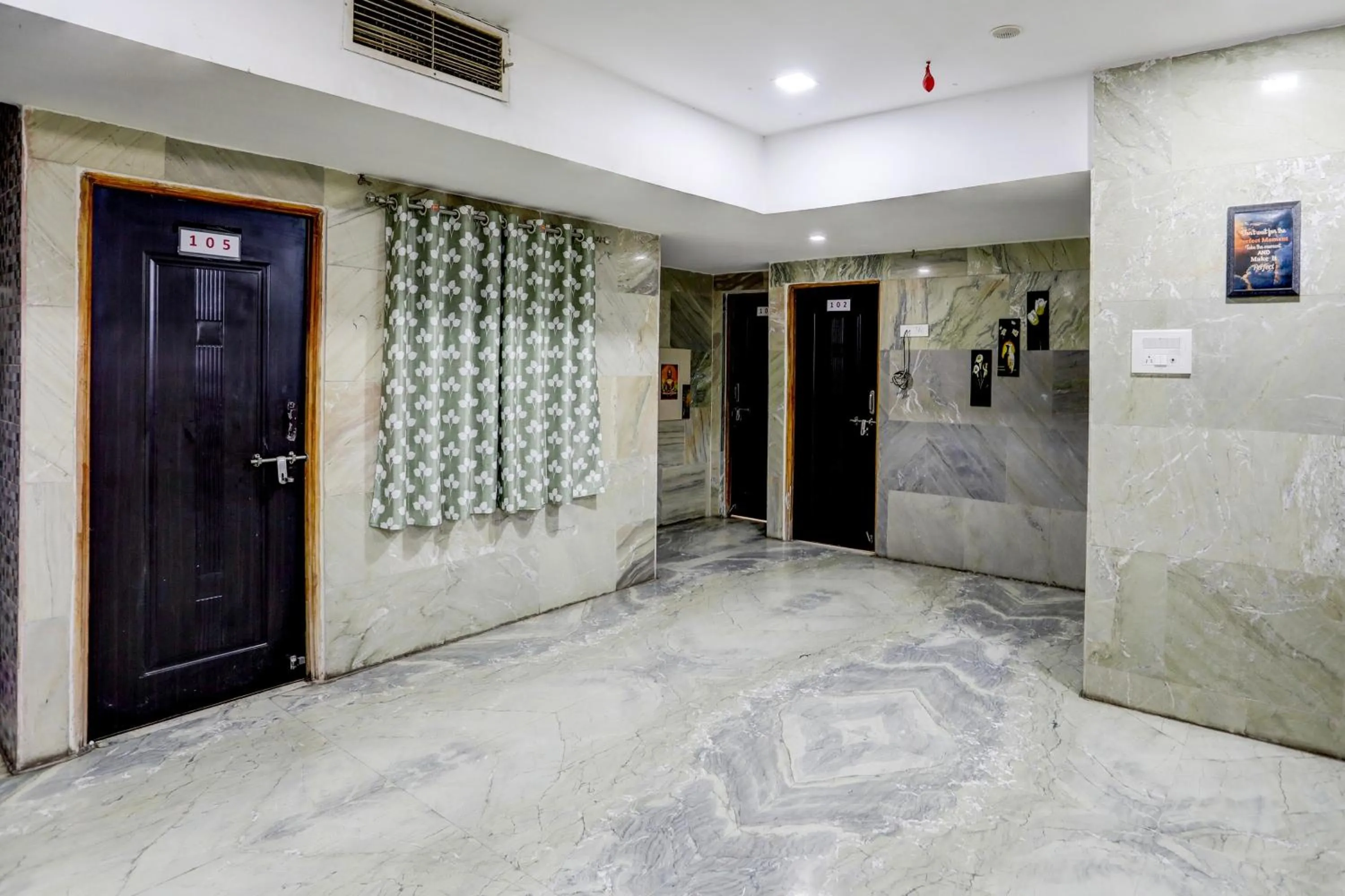 Lobby or reception in Hotel O DREAMZZ INN