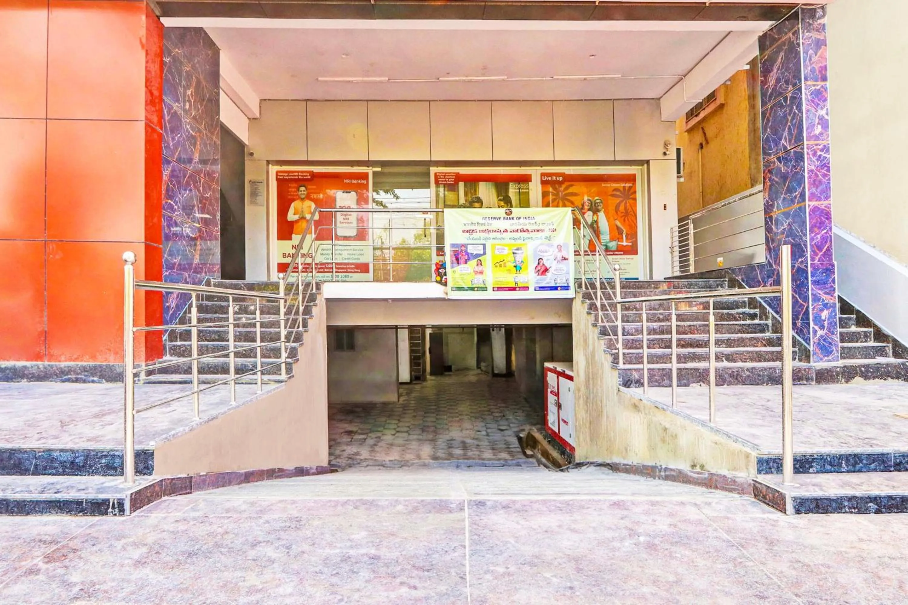 Facade/entrance in HOTEL O R SQUARE