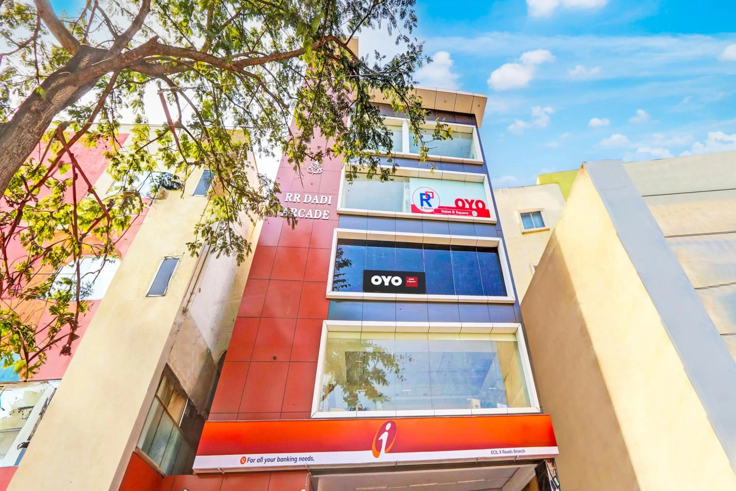 Facade/entrance in HOTEL O R SQUARE