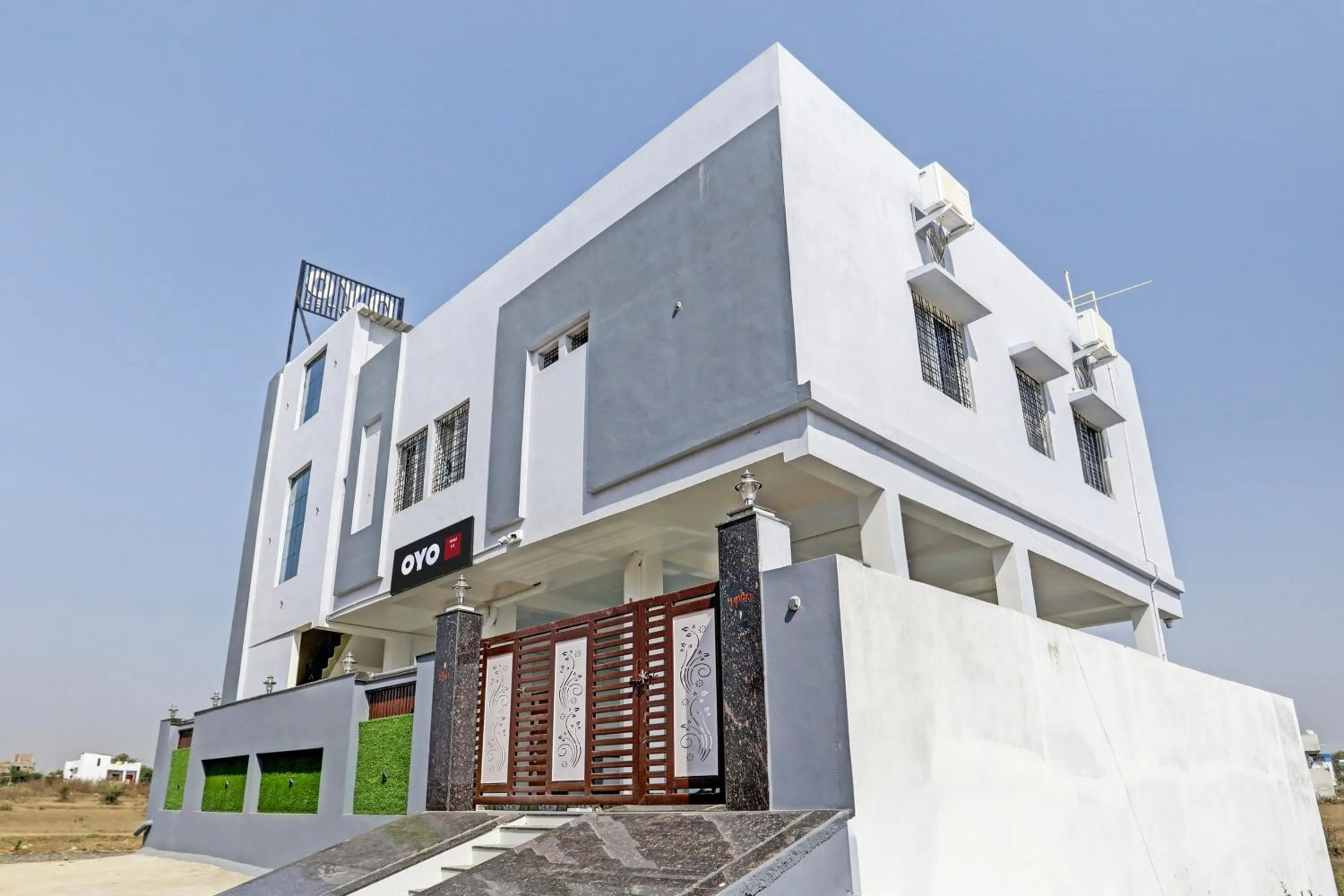 Facade/entrance in Hotel O P S