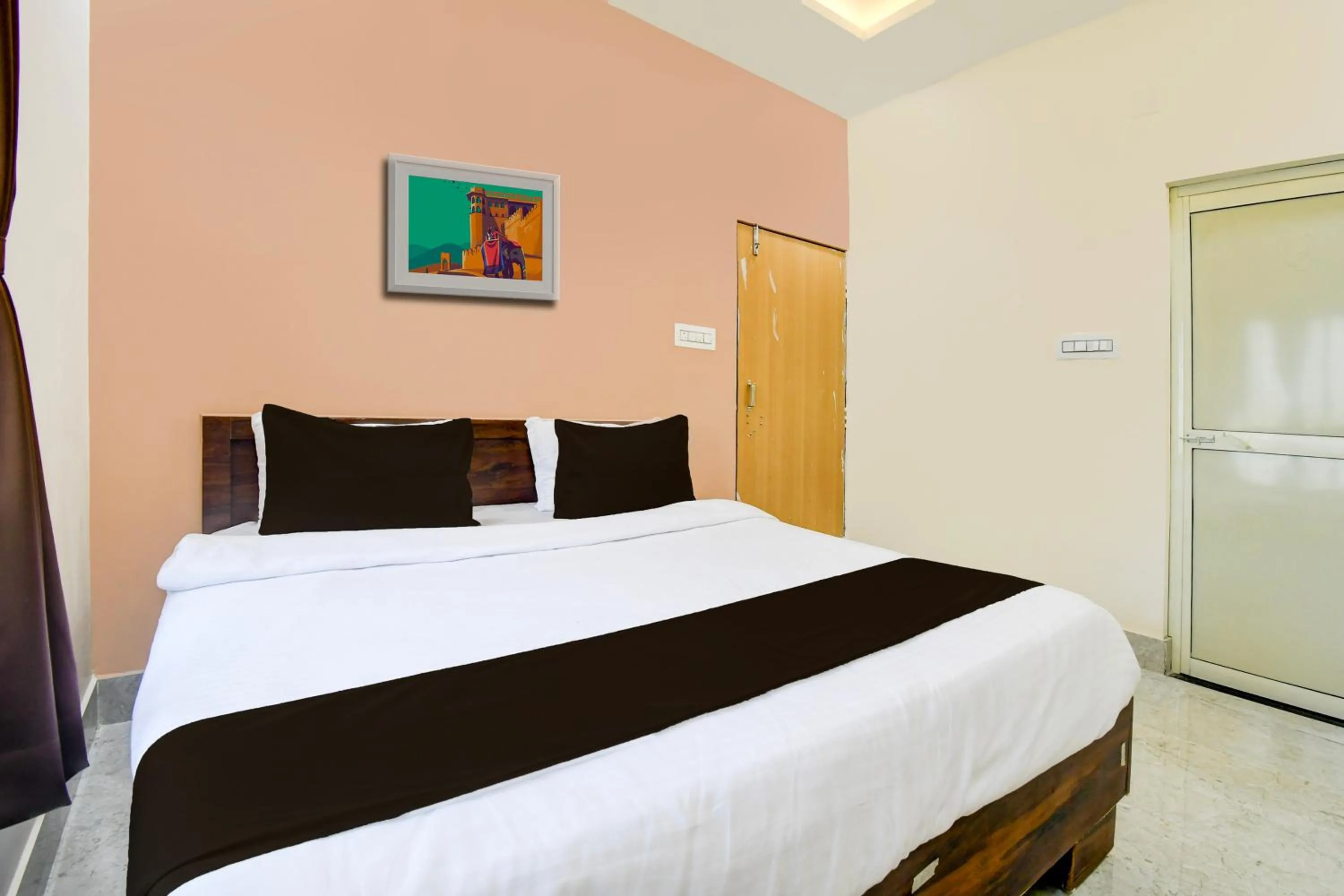 Bedroom, Bed in Hotel O ALYSAN STAY