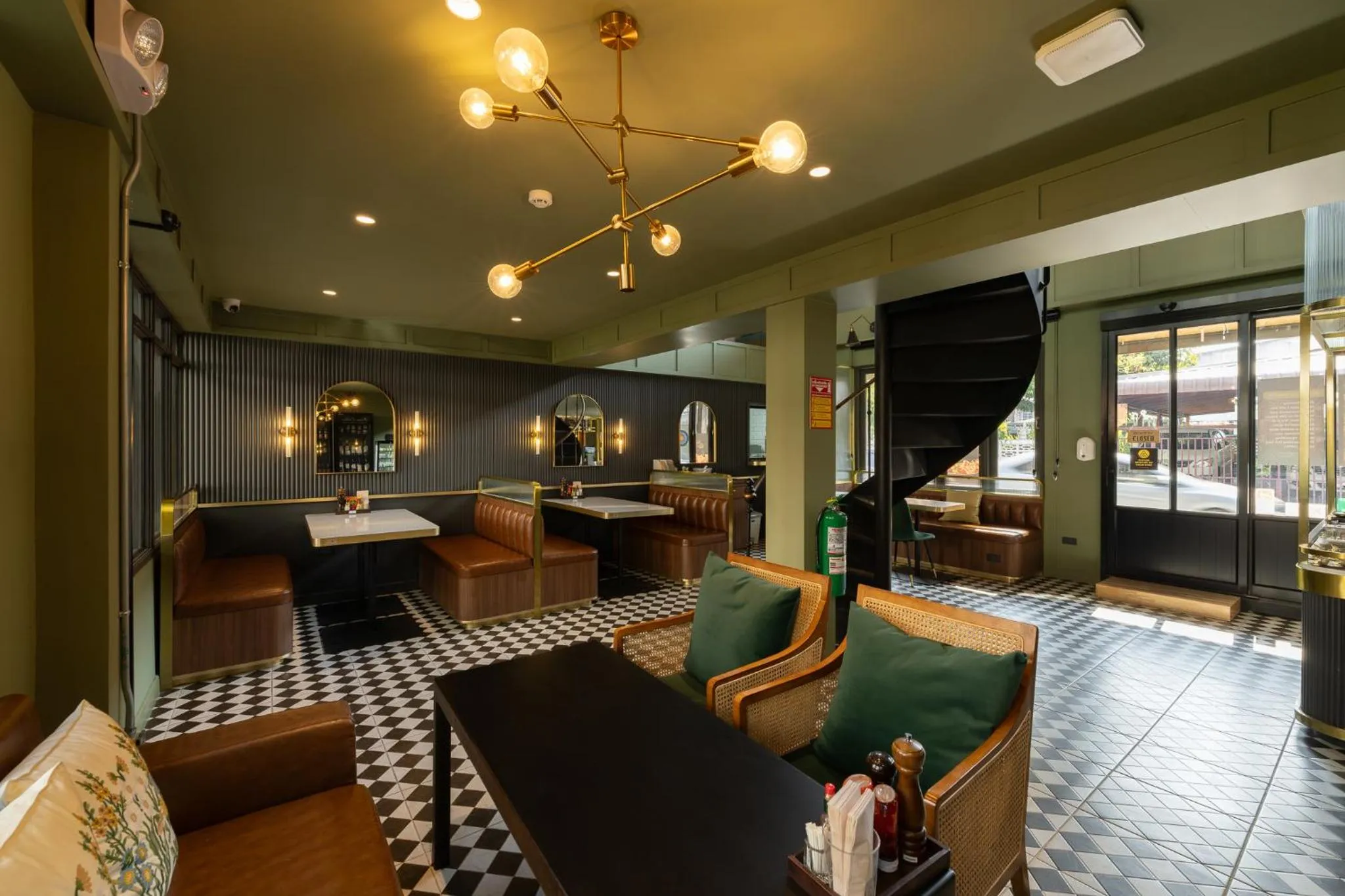 Restaurant/places to eat in Shamrock Chiangmai Hotel-Adult Only