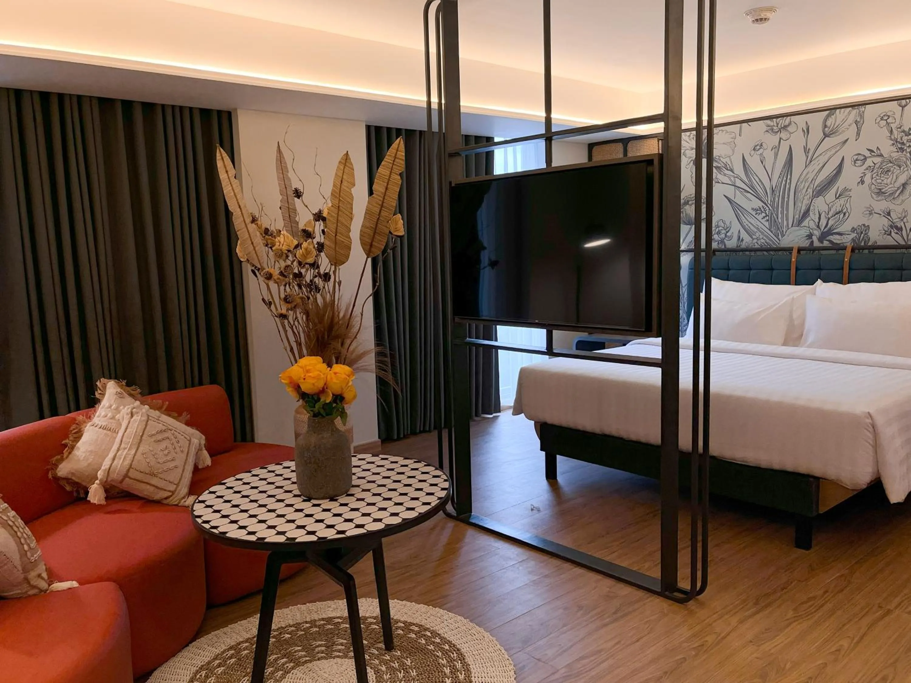 Living room, Bed in Luminor Hotel Legian Seminyak - Bali