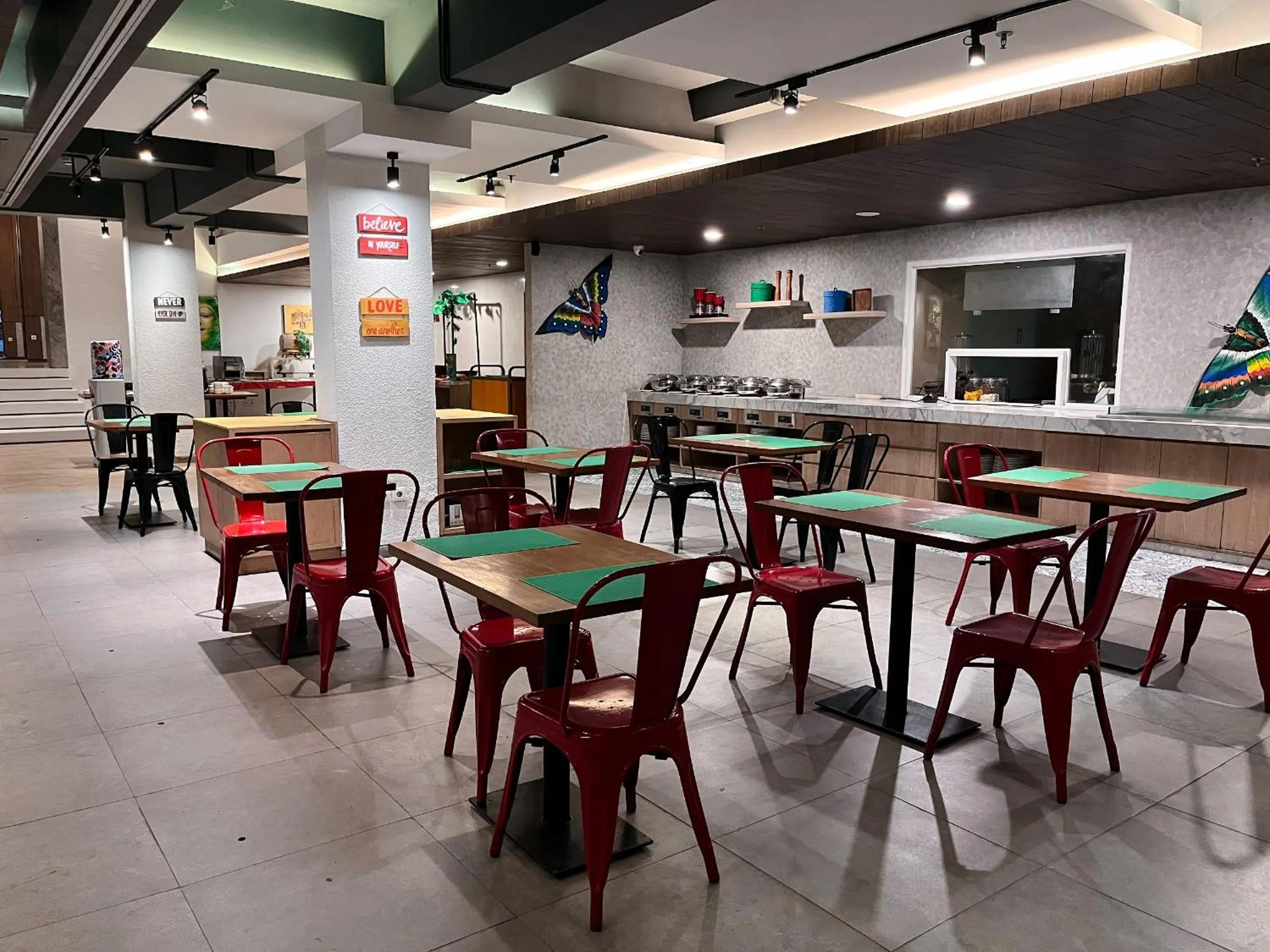 Restaurant/places to eat in Luminor Hotel Legian Seminyak - Bali