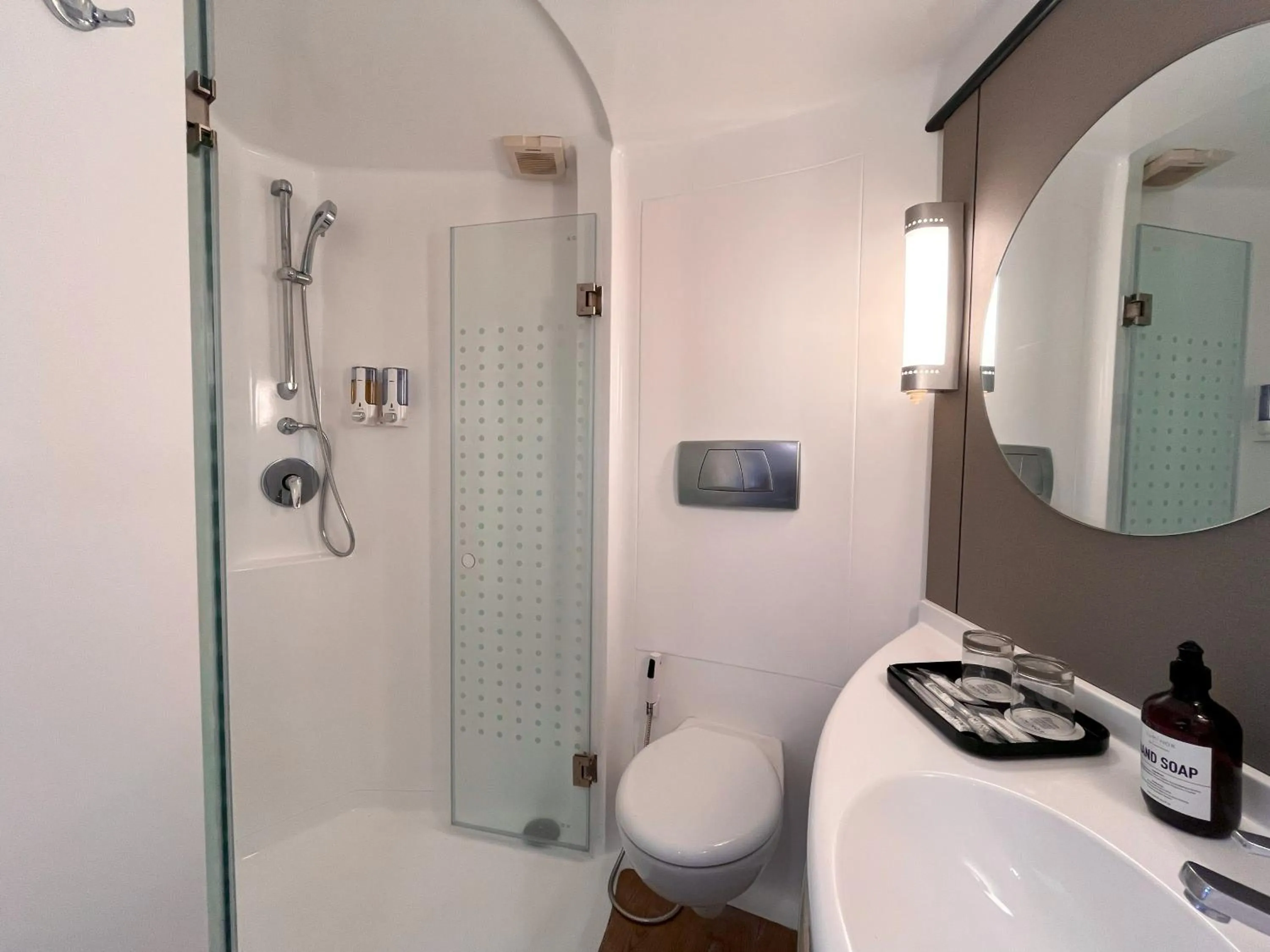 Bathroom in Luminor Hotel Legian Seminyak - Bali