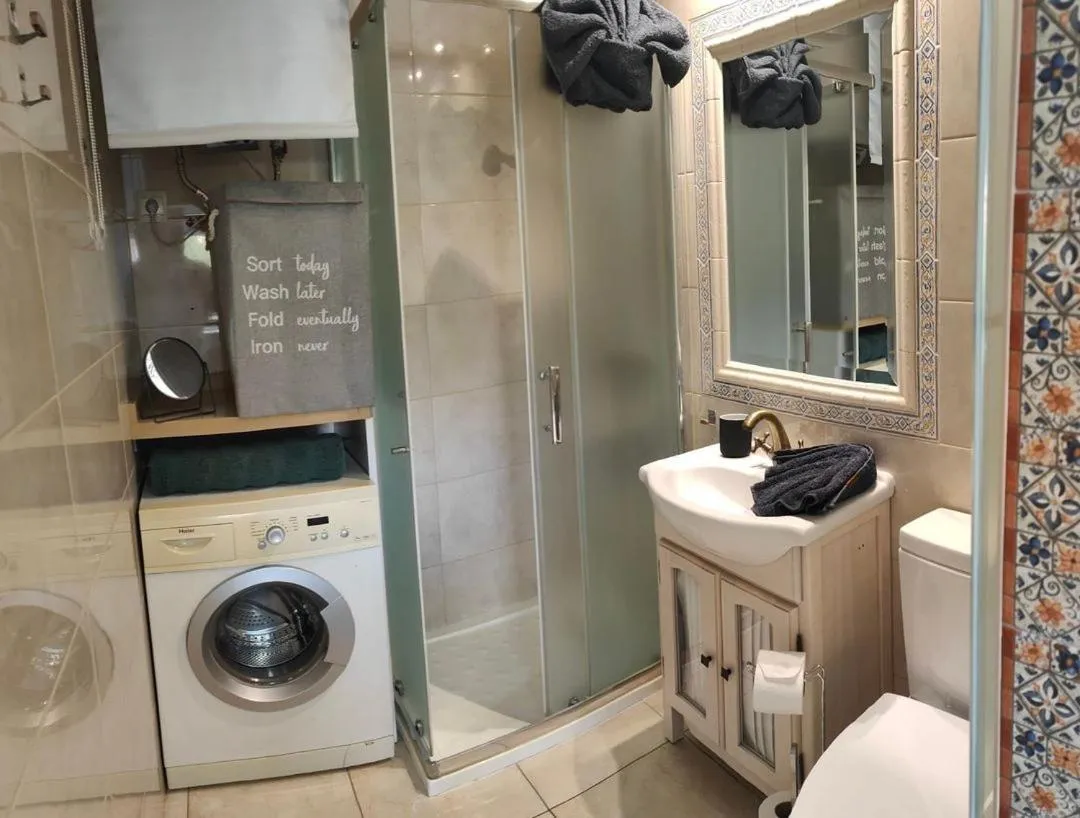 Shower in Benal Beach