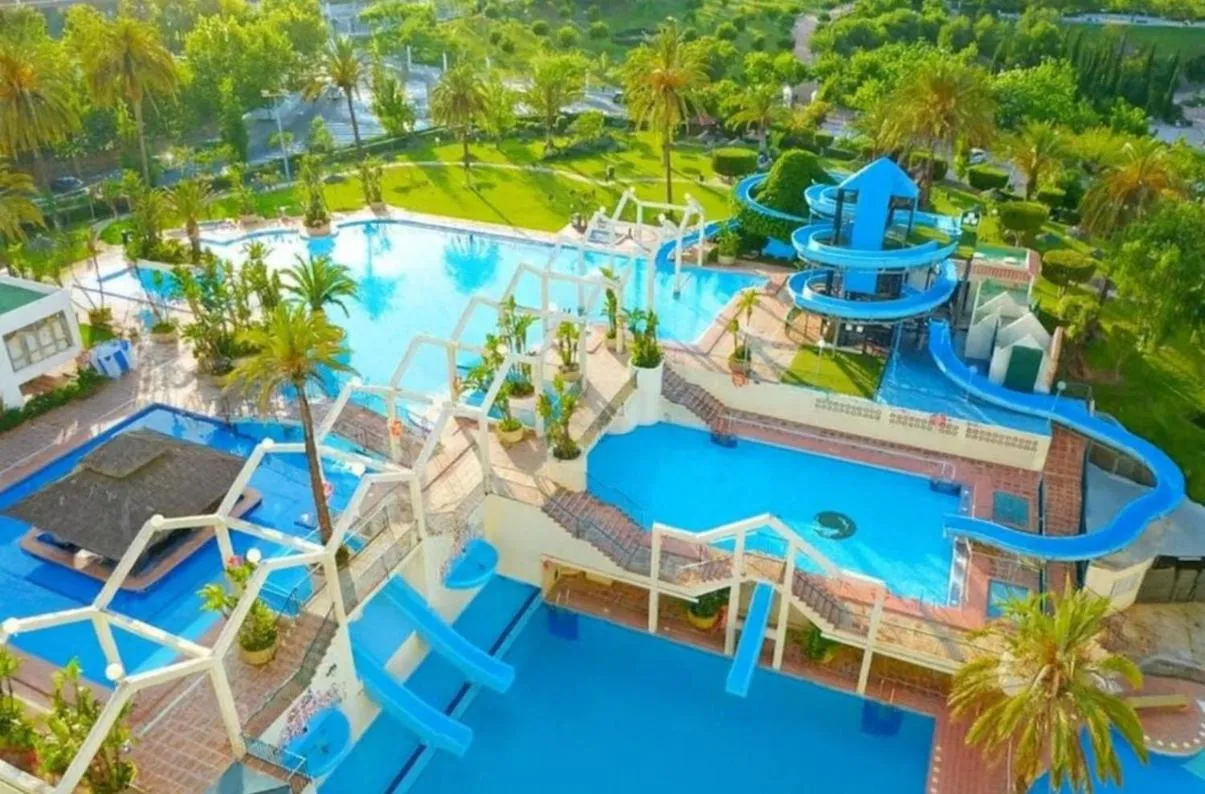 Swimming pool in Benal Beach