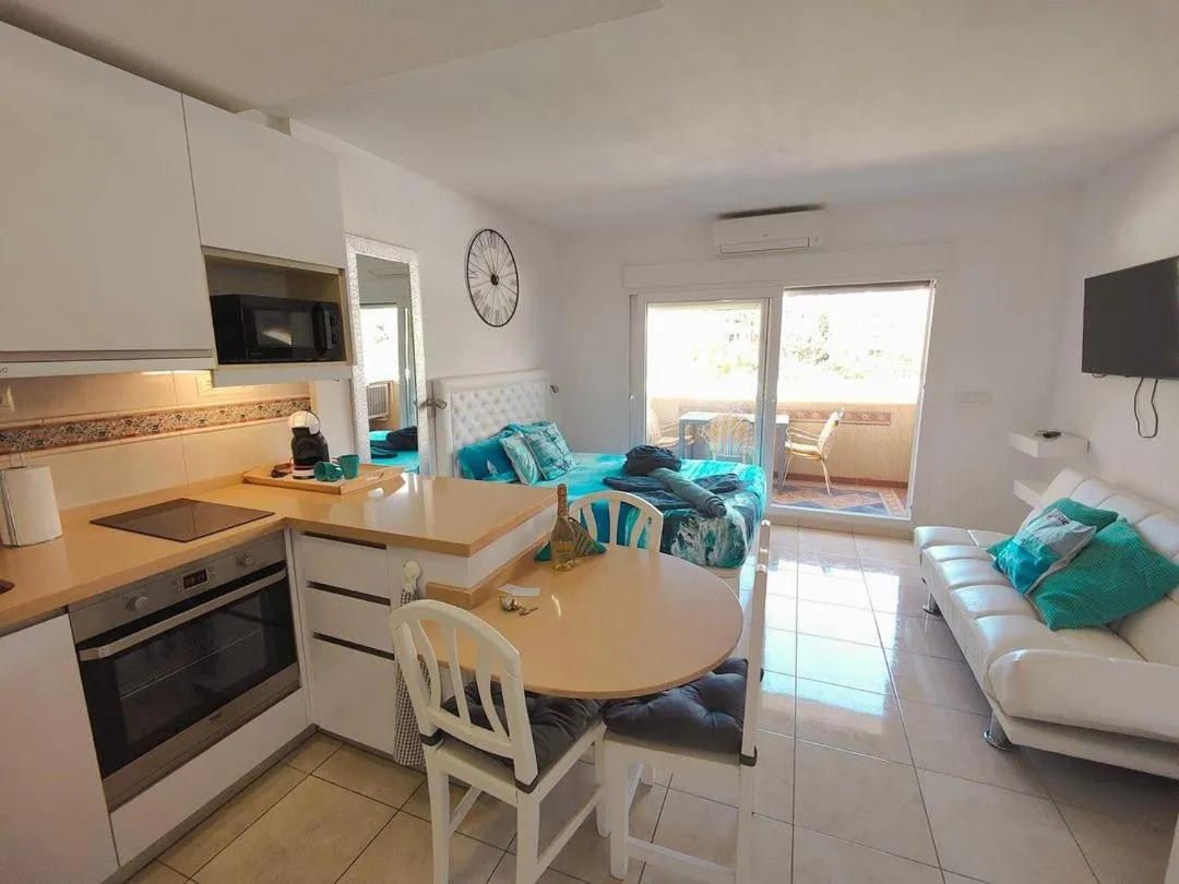 Kitchen or kitchenette in Benal Beach