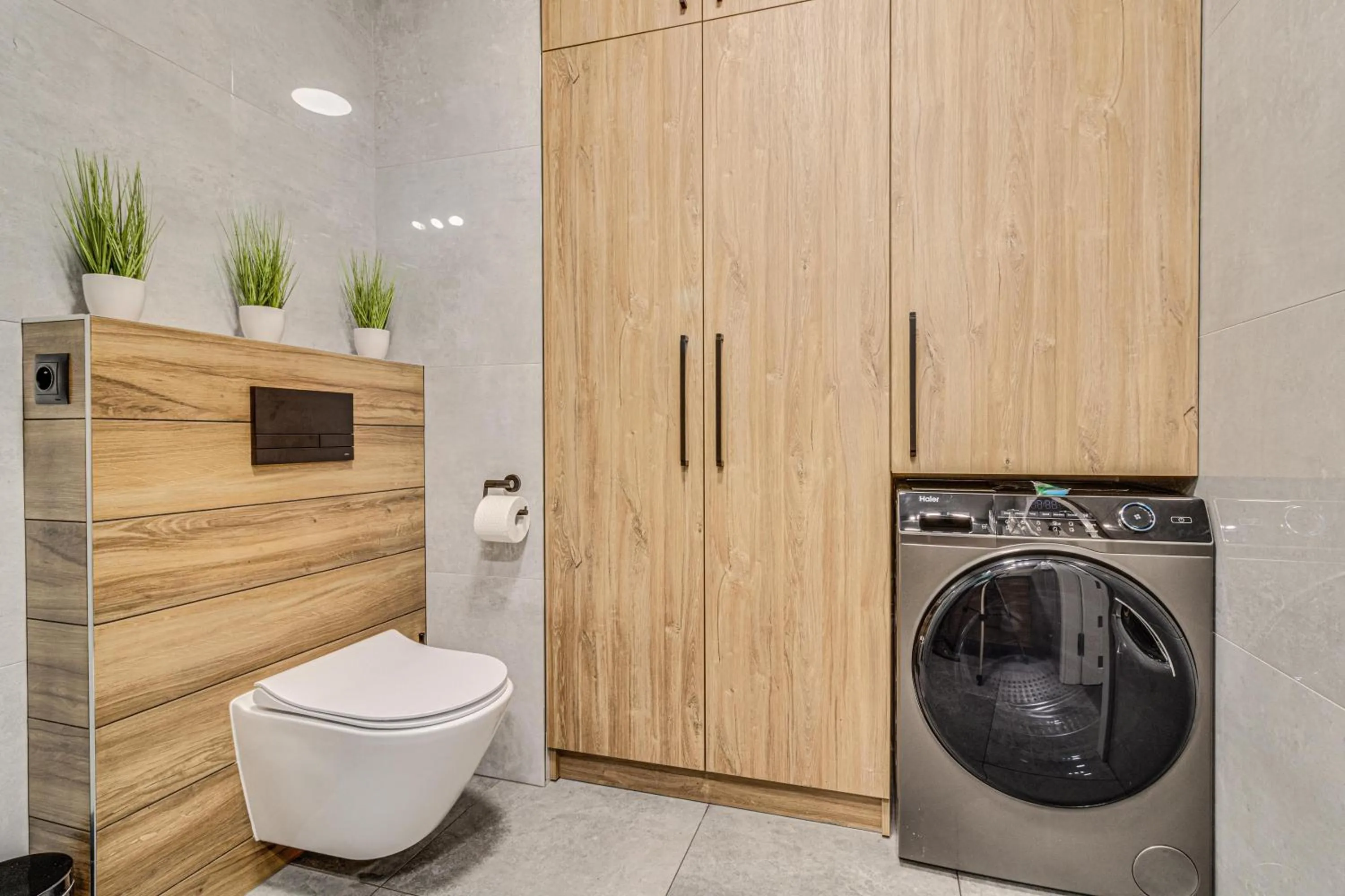 Toilet in RentPlanet - Apartament Wyszyńskiego