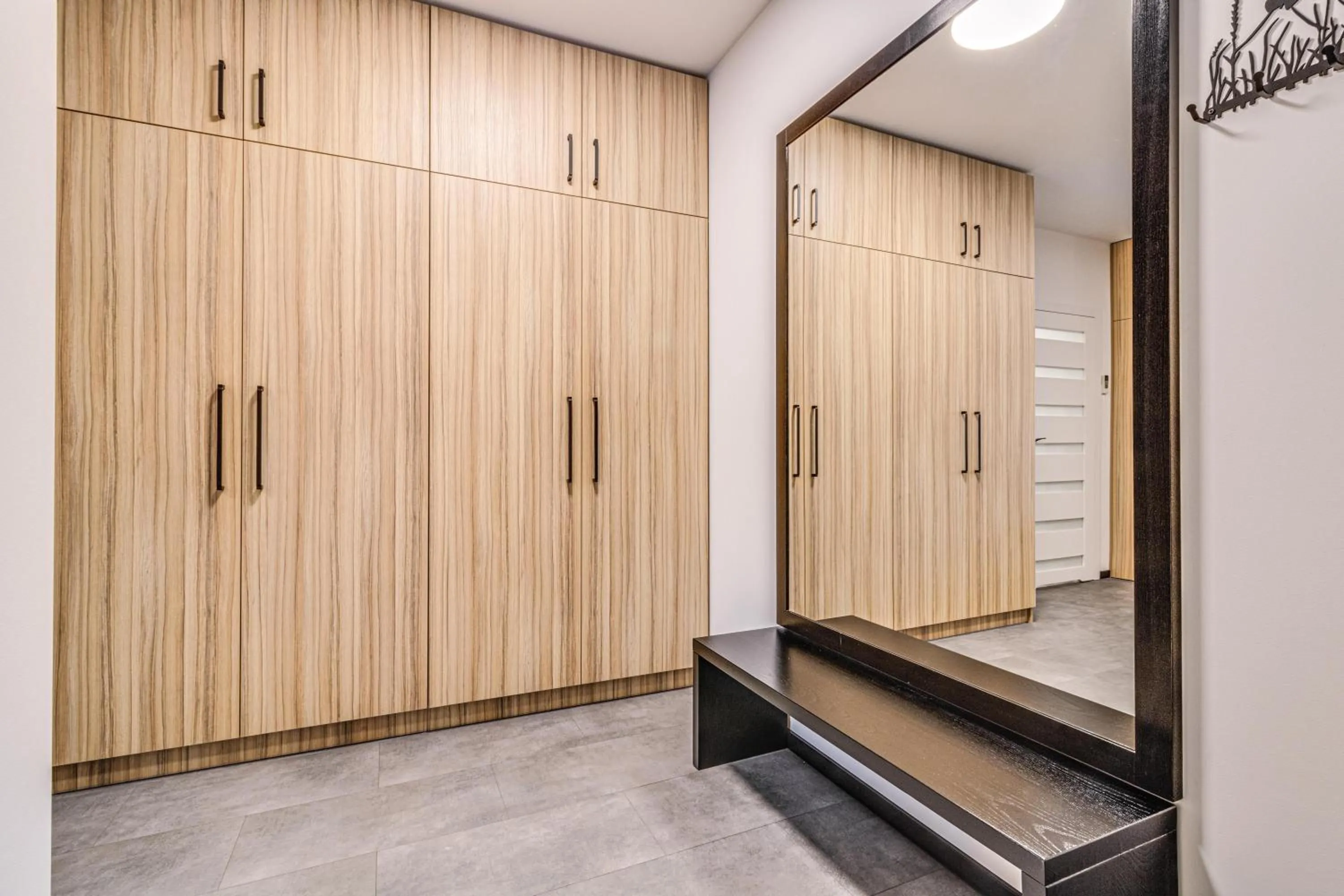 wardrobe in RentPlanet - Apartament Wyszyńskiego