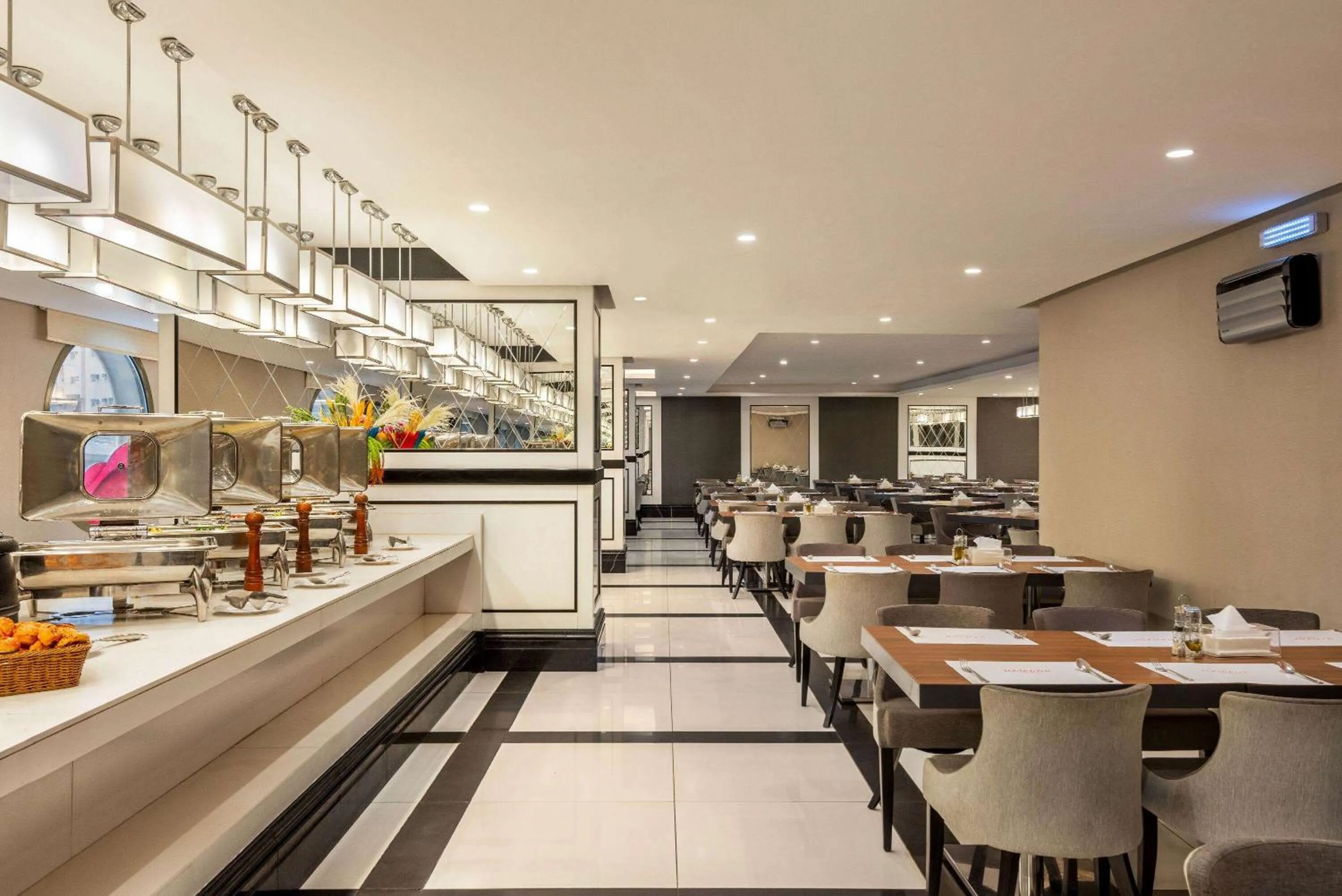 Restaurant/places to eat in Ramada by Wyndham Makkah Zad Al Rawda