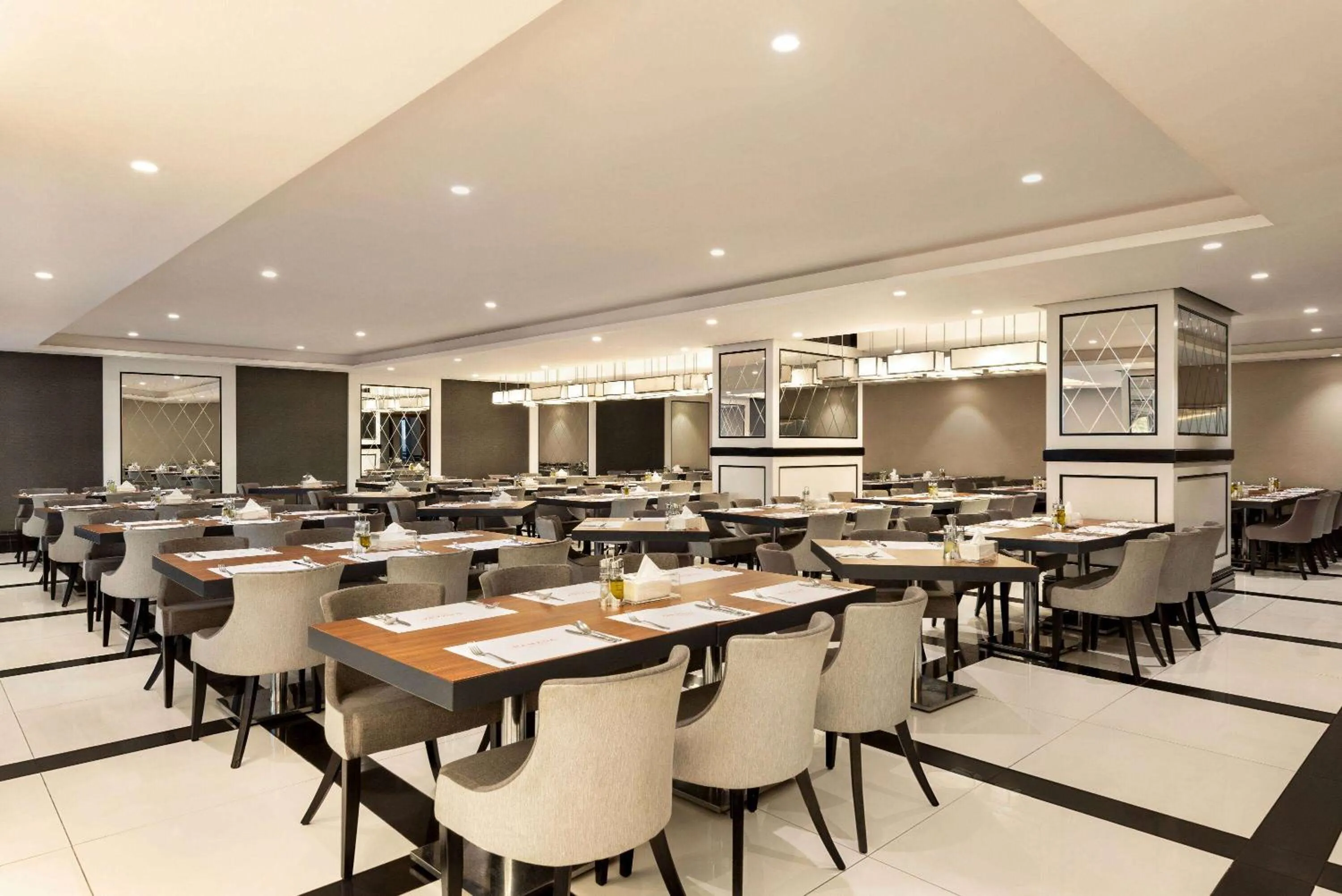 Restaurant/places to eat in Ramada by Wyndham Makkah Zad Al Rawda