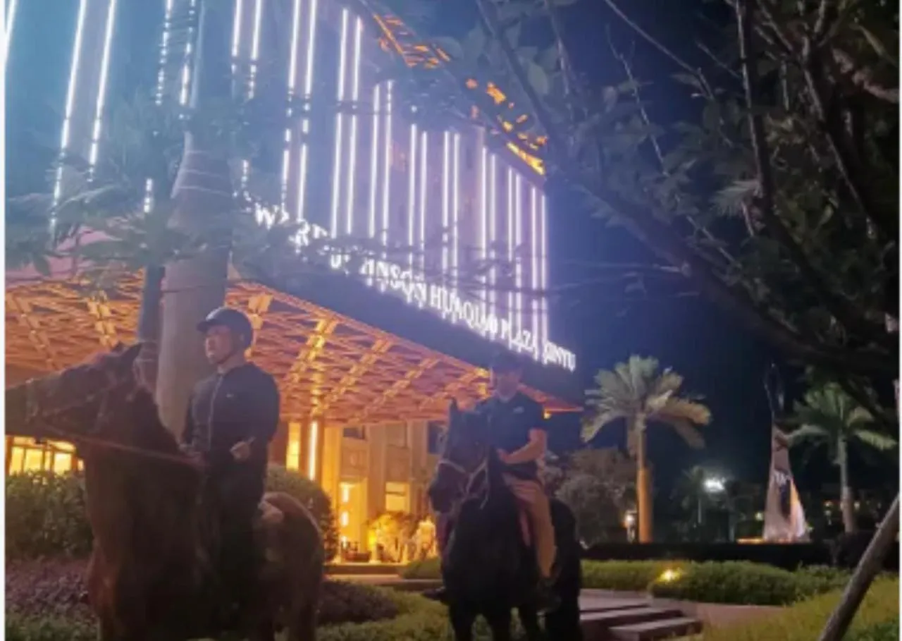 Horse-riding in Howard Johnson by Wyndham Huaqiao Plaza Xinyu