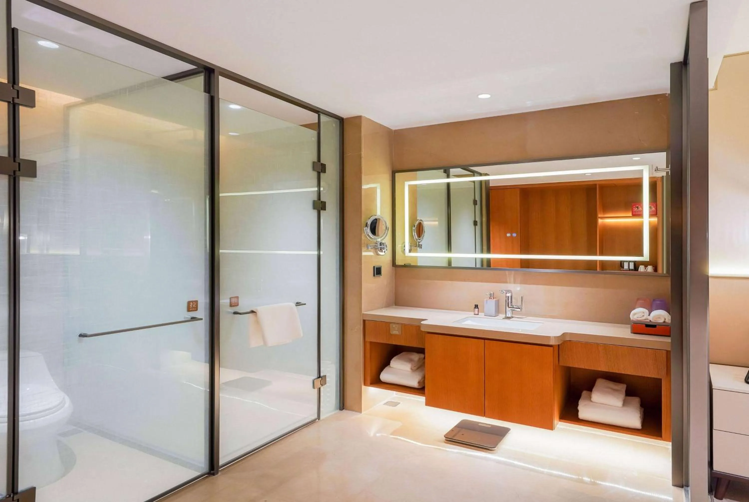 Bathroom in Howard Johnson by Wyndham Huaqiao Plaza Xinyu