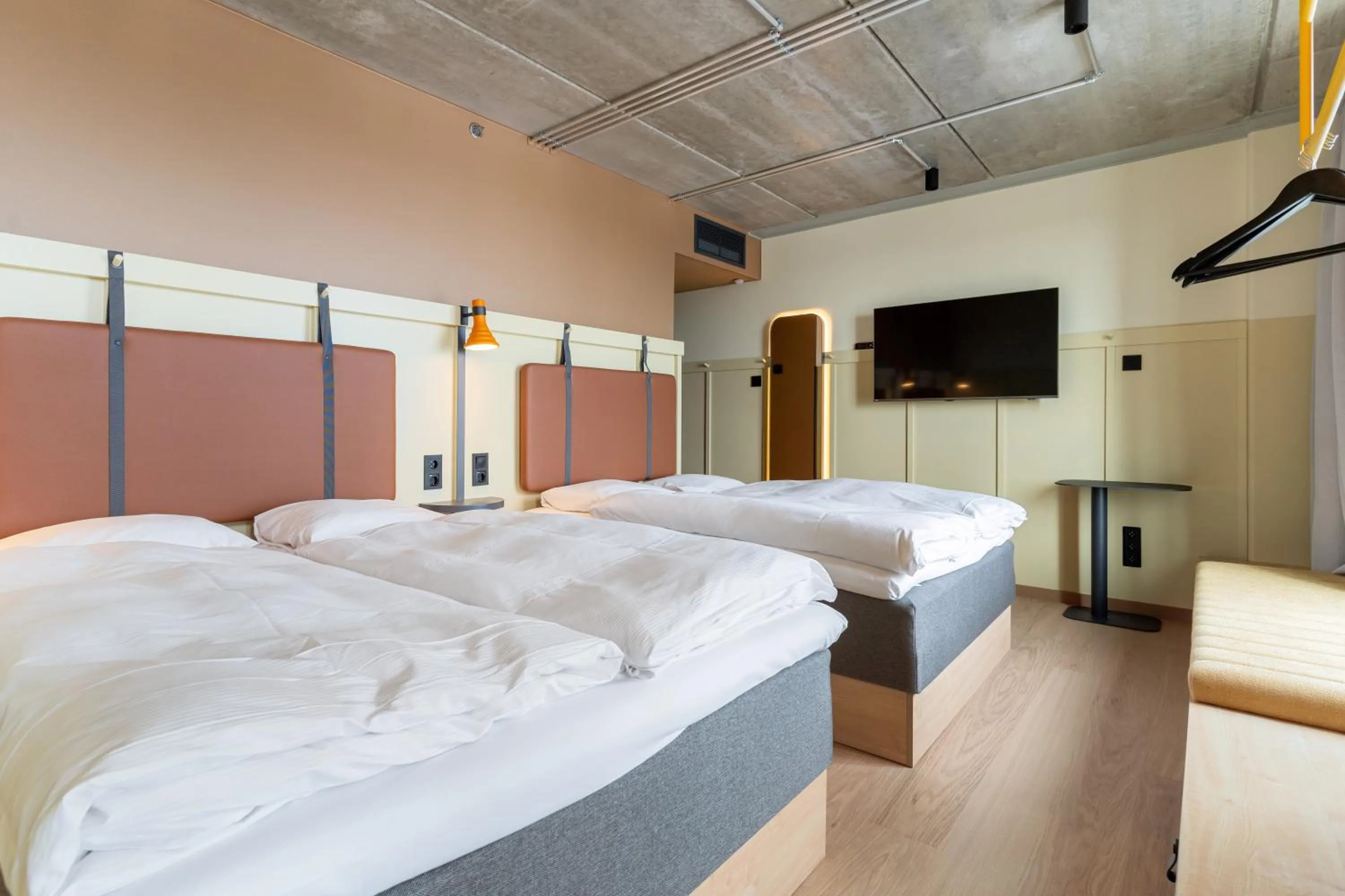 Bed in Comfort Hotel Helsinki Airport