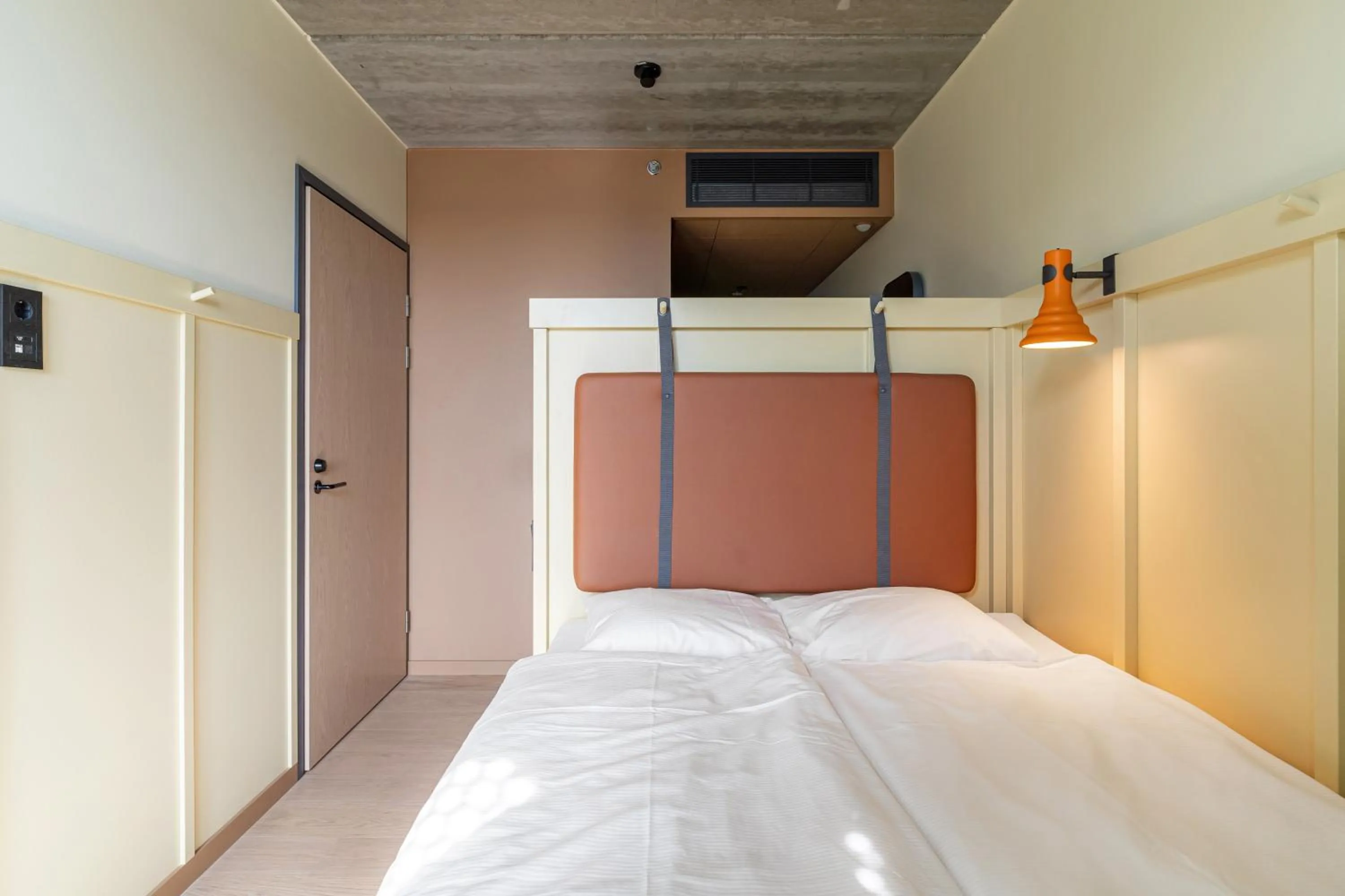 Bed in Comfort Hotel Helsinki Airport