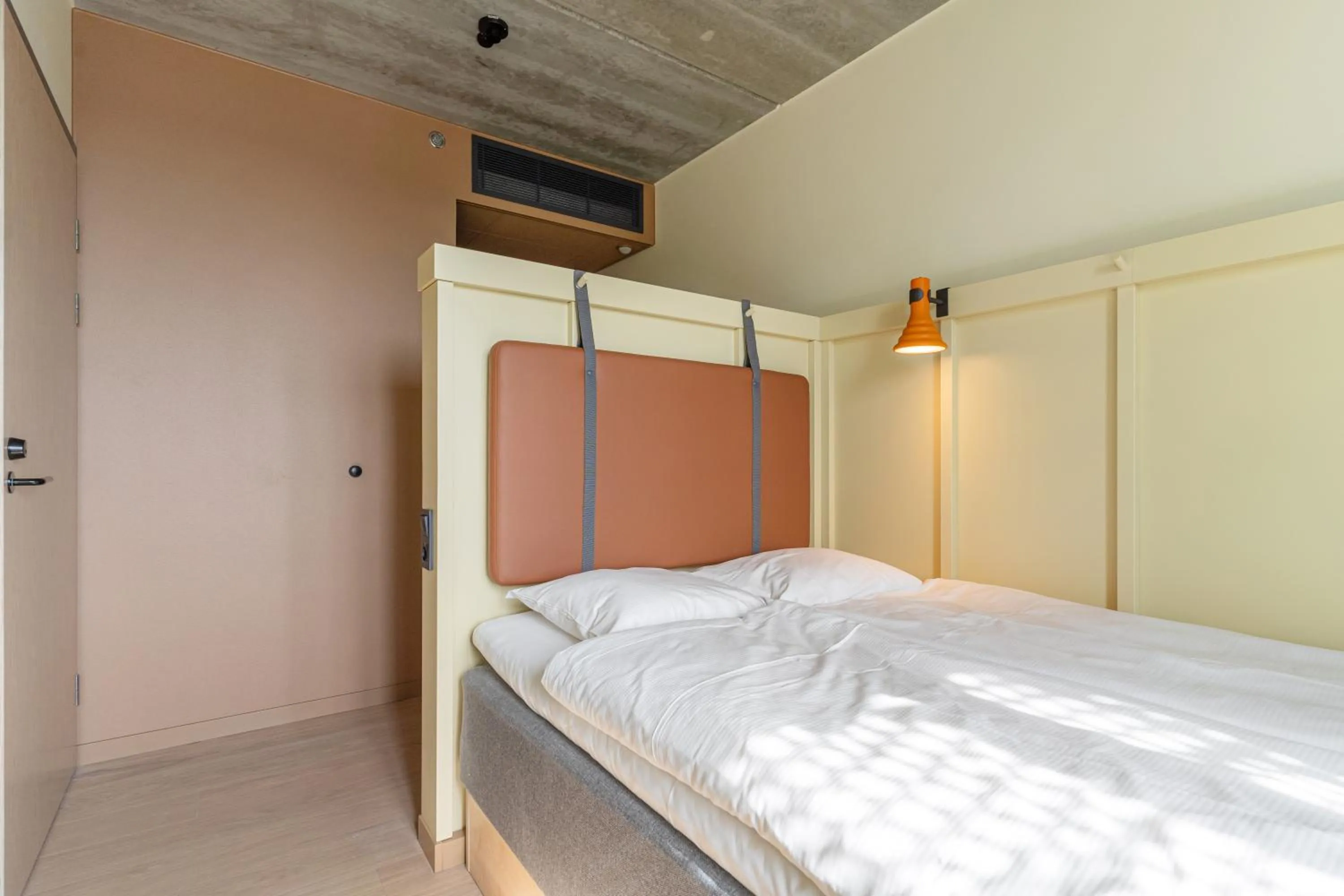 Bedroom, Bed in Comfort Hotel Helsinki Airport