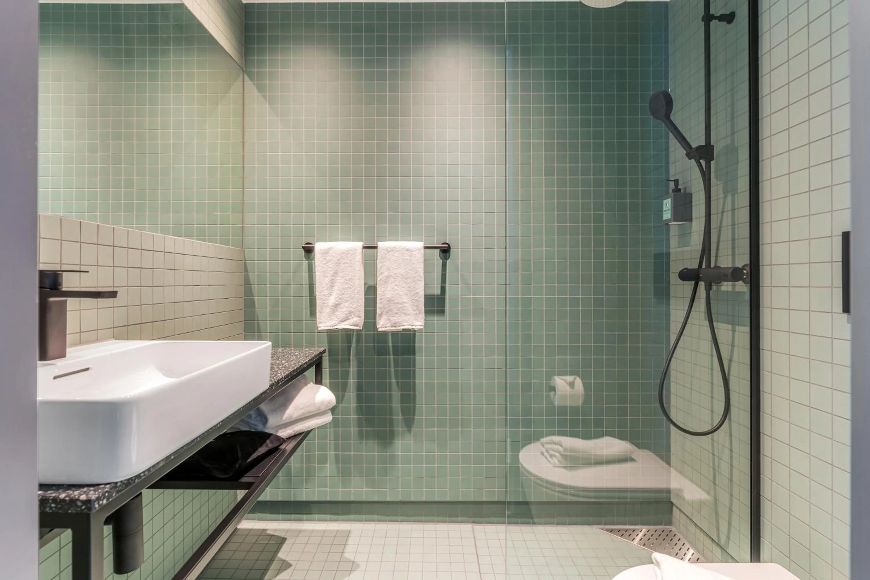 Bathroom in Comfort Hotel Helsinki Airport