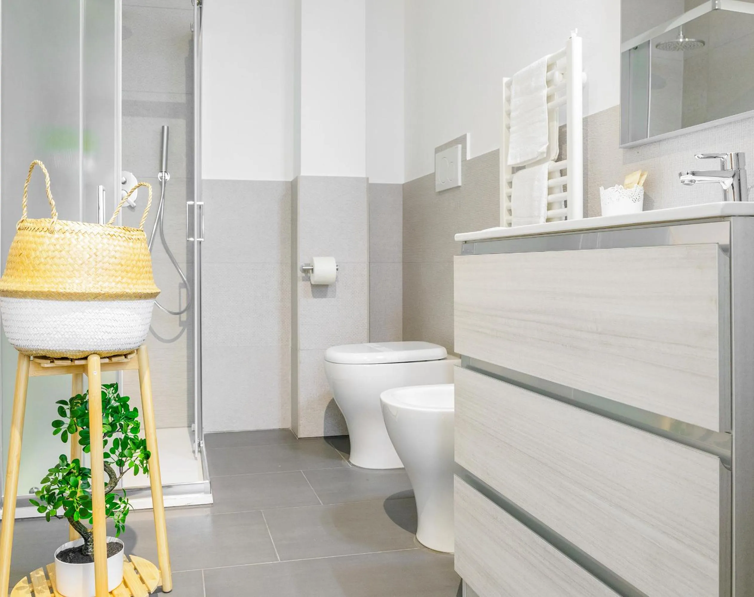 Shower in San Felice Residence