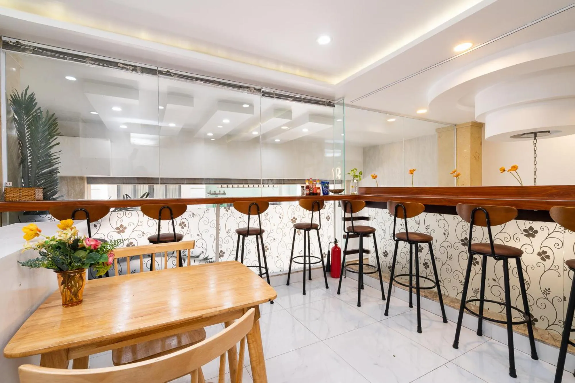 Restaurant/places to eat in Adventure Hotel