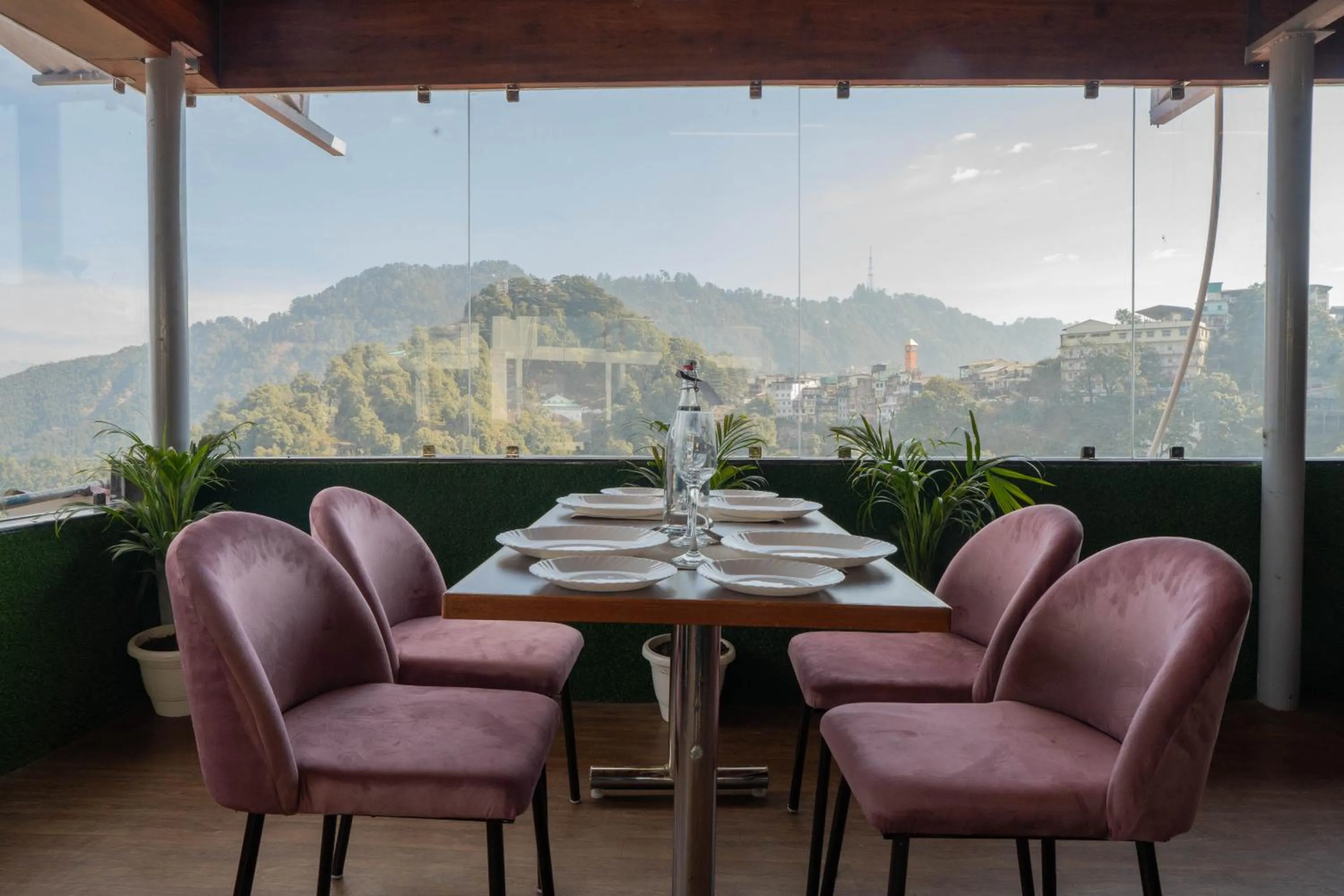 Day in Super Hotel by Perfectstayz Mall Road