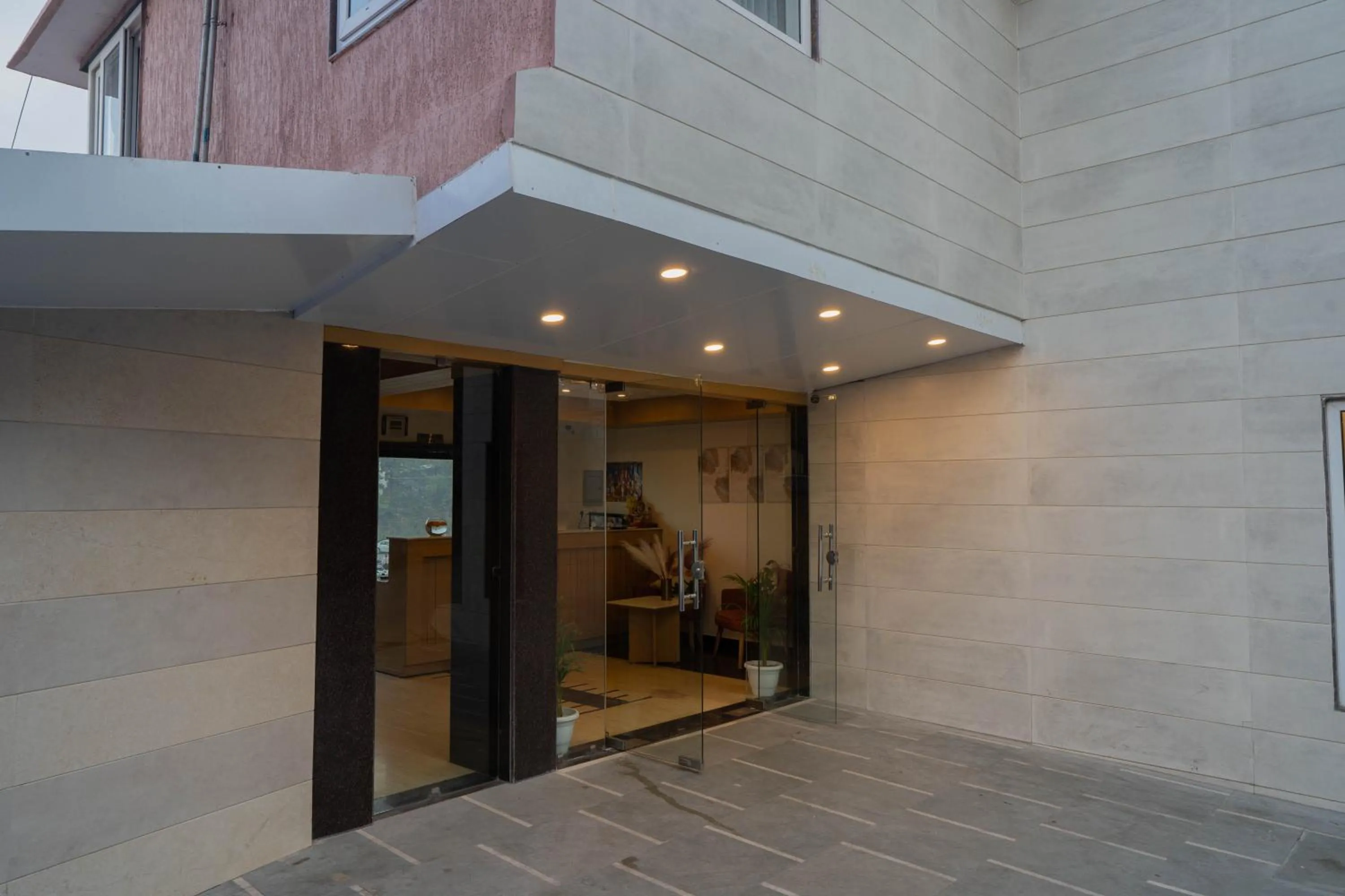 Facade/entrance in Super Hotel by Perfectstayz Mall Road