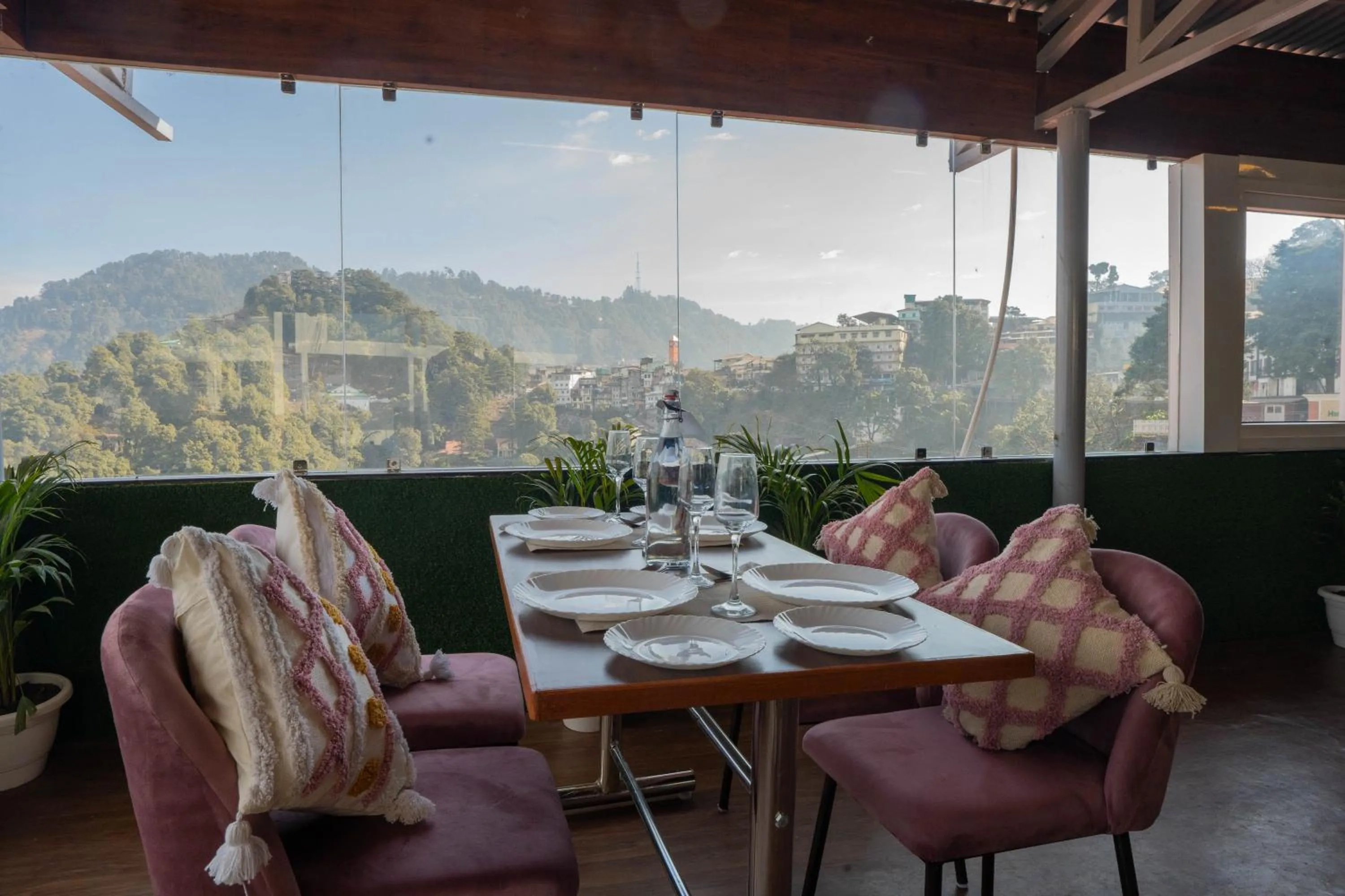 Day in Super Hotel by Perfectstayz Mall Road