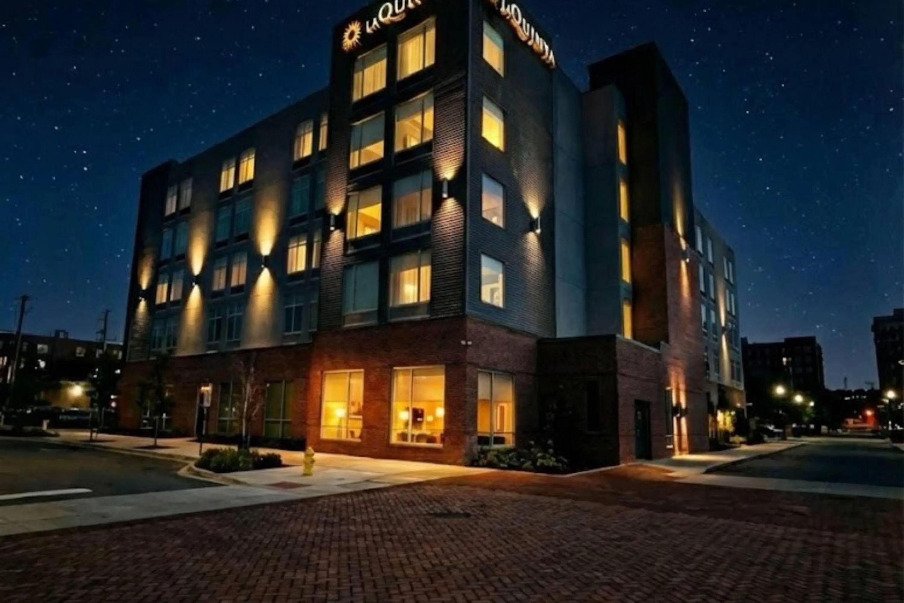 Property building in La Quinta Inn & Suites by Wyndham Chattanooga Downtown/South
