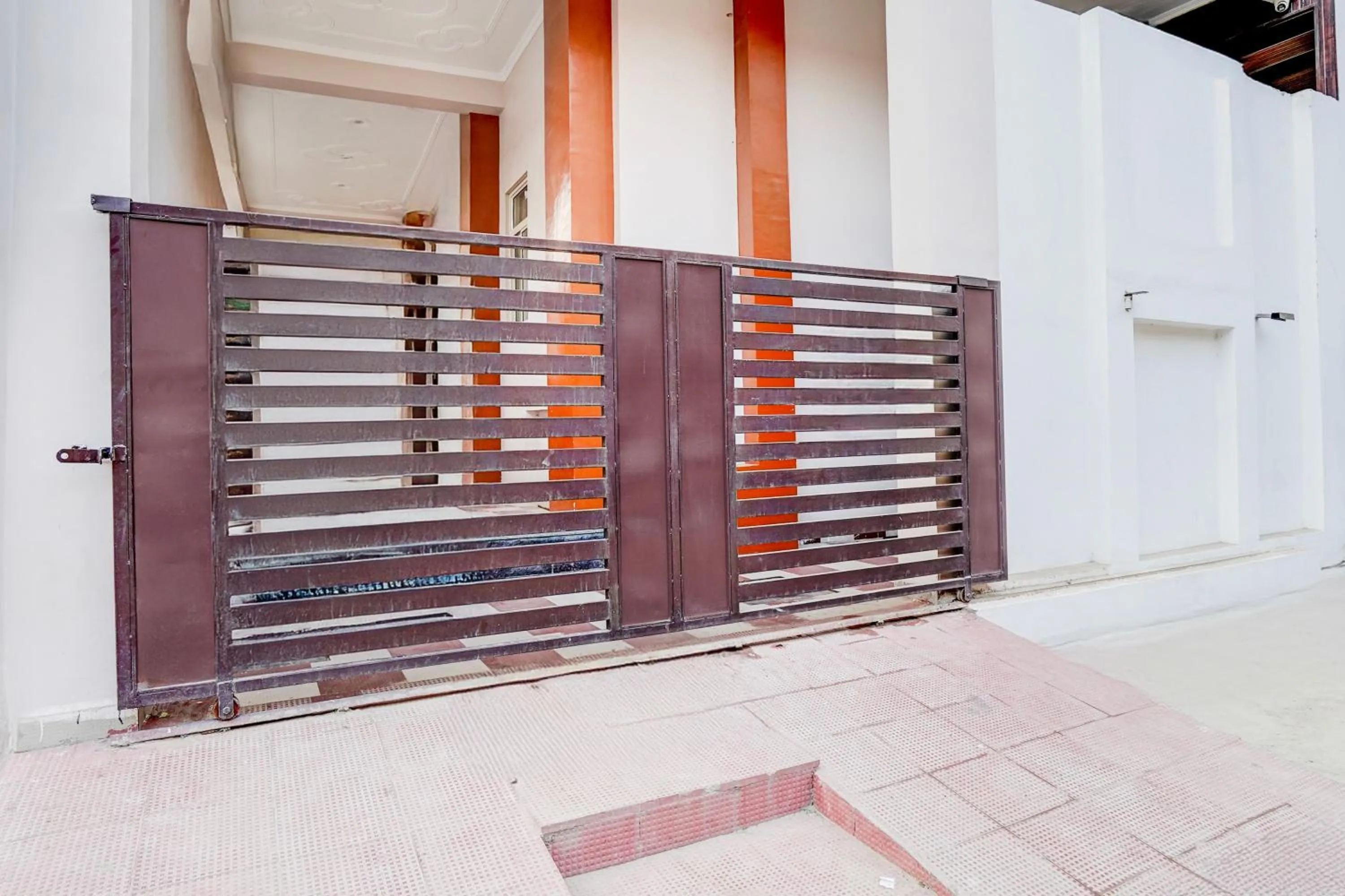 Facade/entrance in Super Townhouse Faizabad Road Opp BBD University